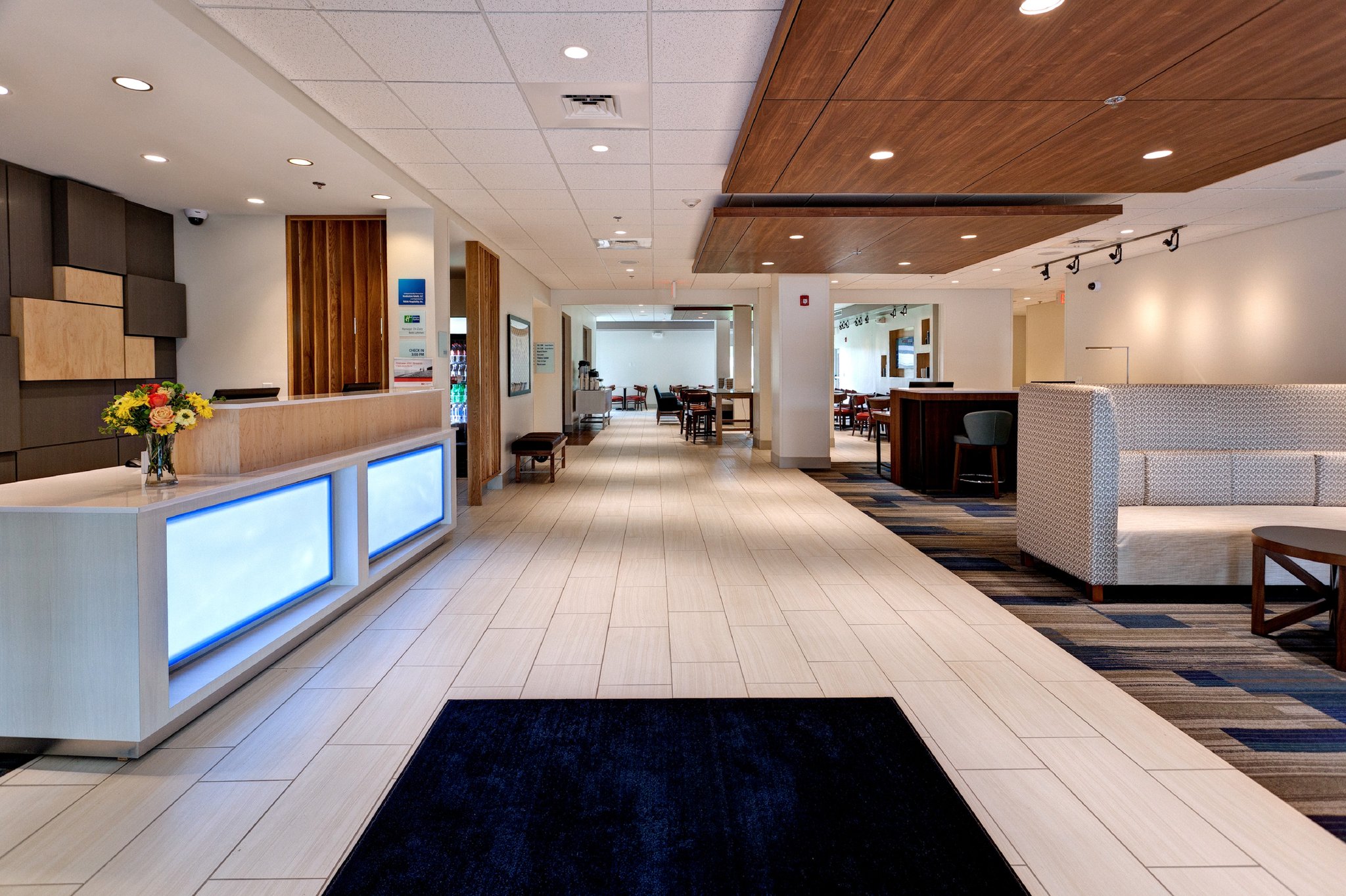 Holiday Inn Express & Suites Great Bend