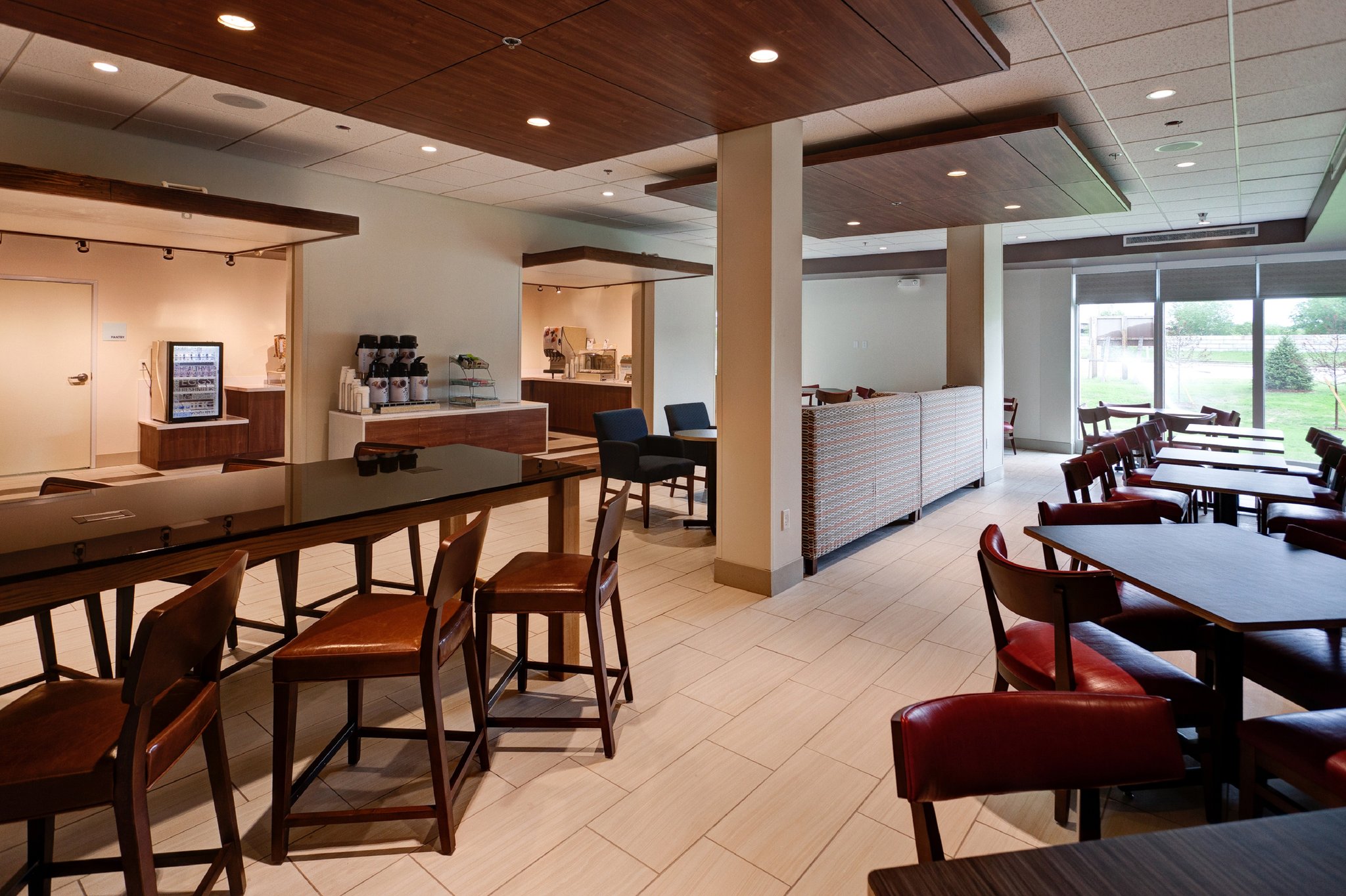 Holiday Inn Express & Suites Great Bend