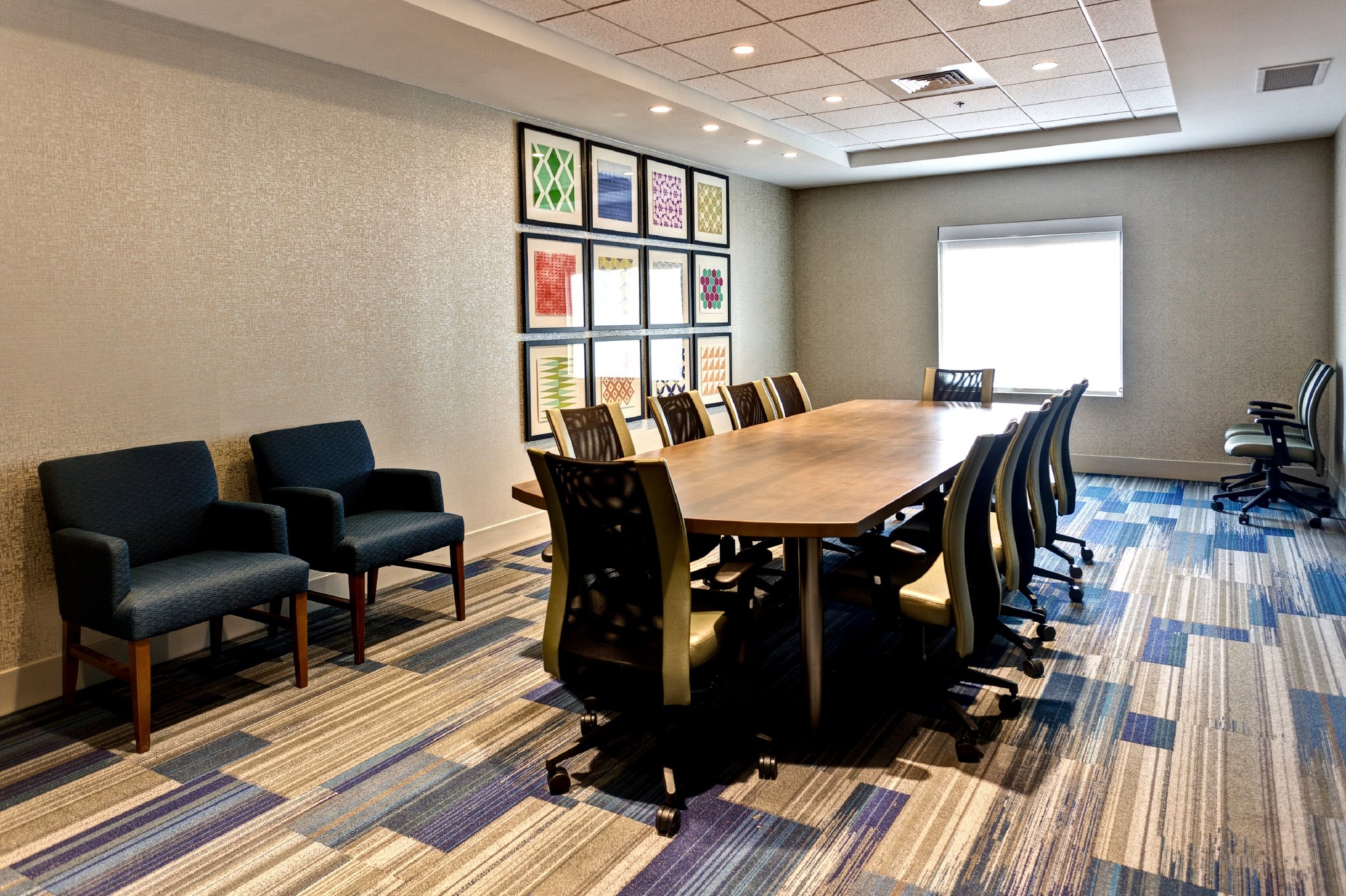 Holiday Inn Express & Suites Great Bend