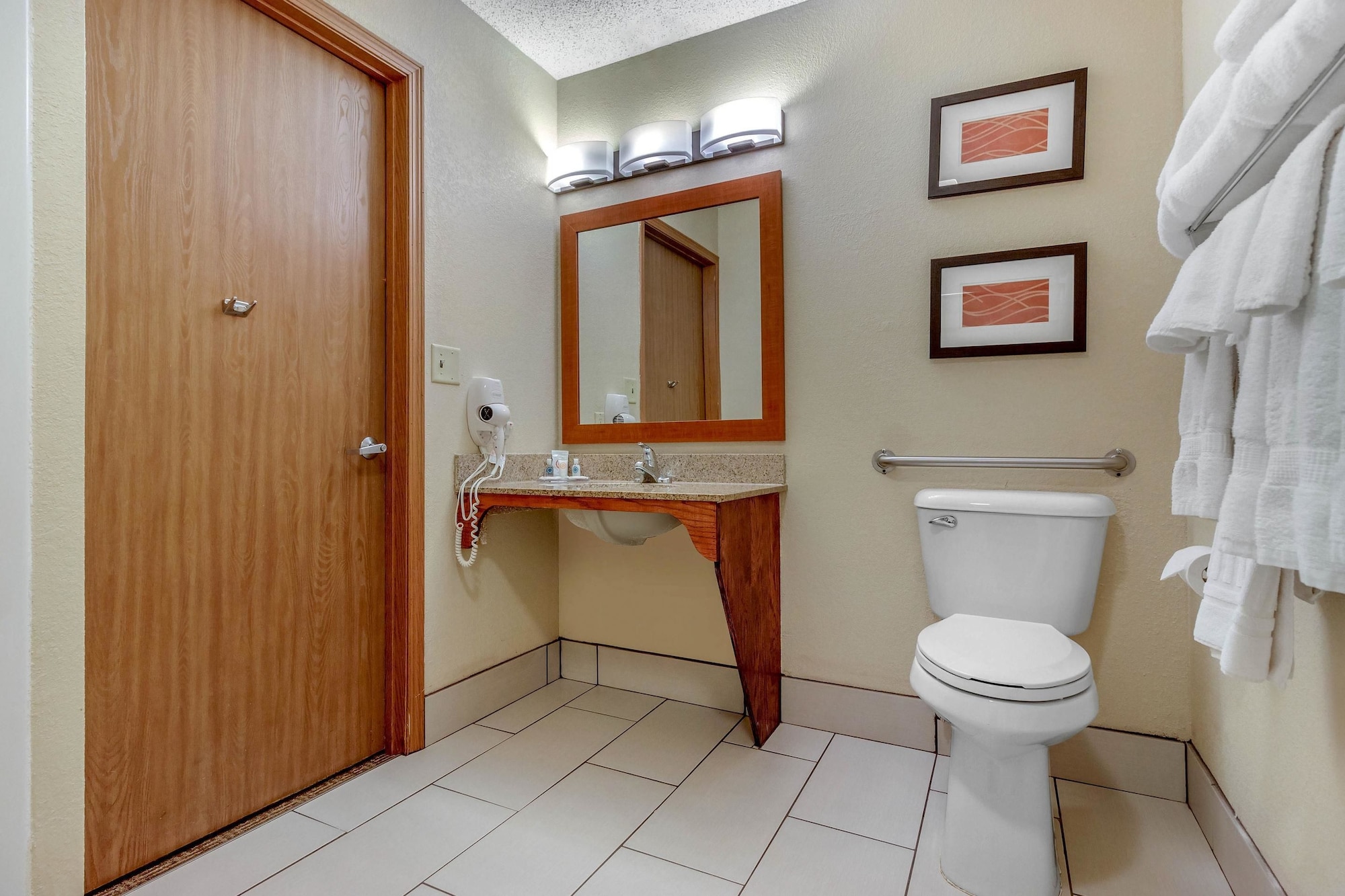 Comfort Inn & Suites Hays I-70