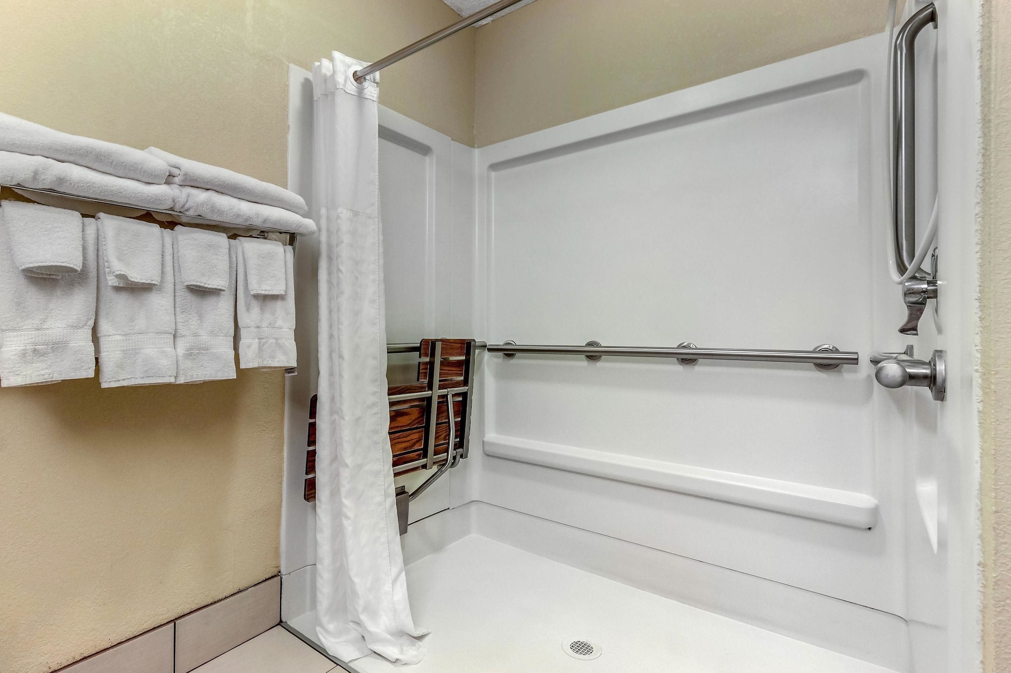Comfort Inn & Suites Hays I-70
