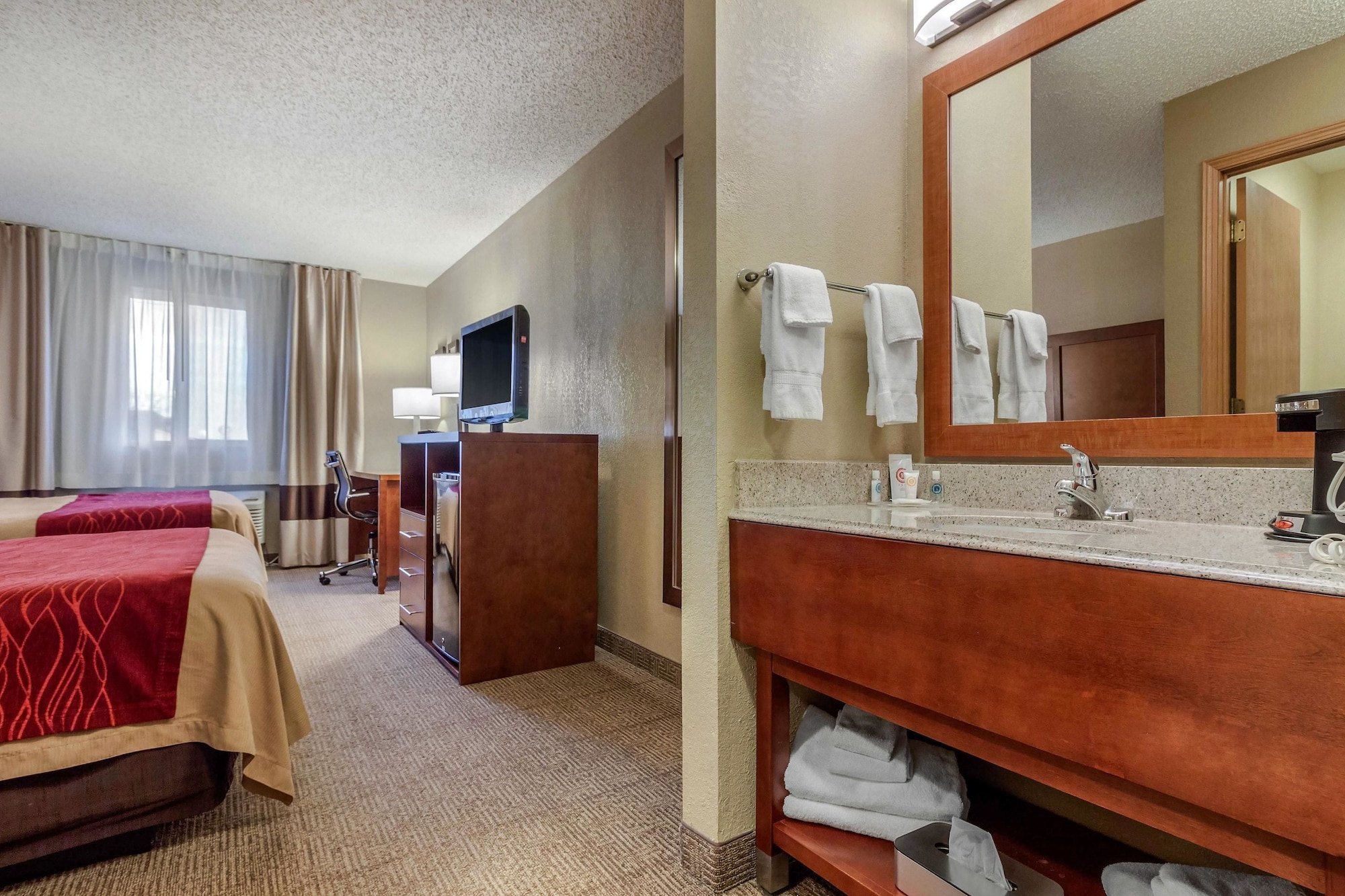 Comfort Inn & Suites Hays I-70