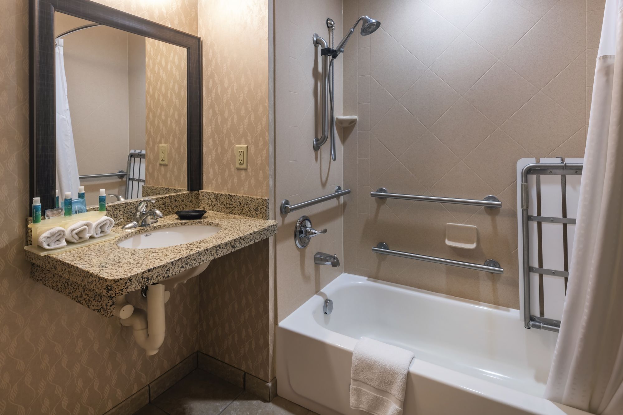 Holiday Inn Express Hotel & Suites Hays