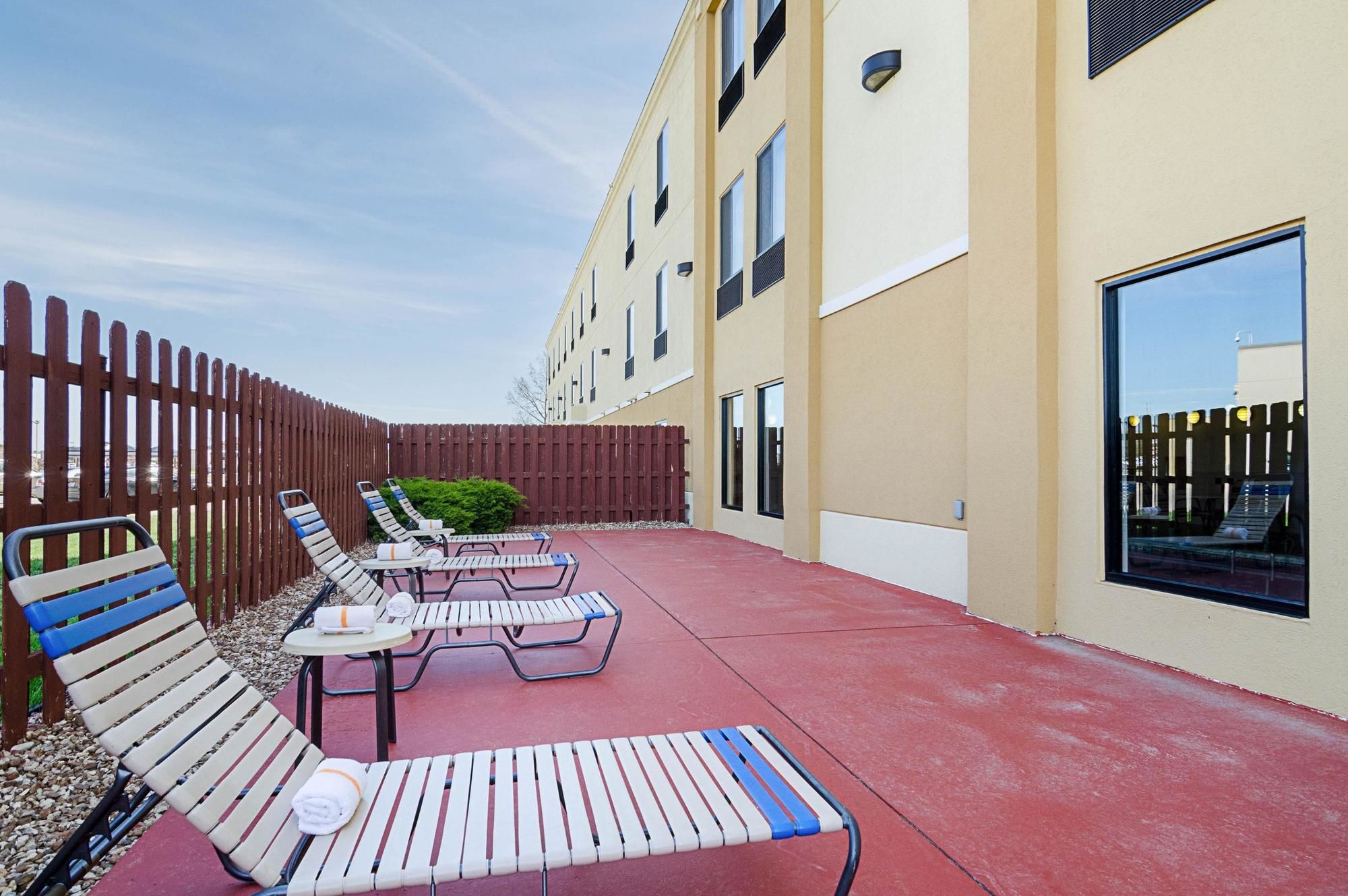 Comfort Inn & Suites