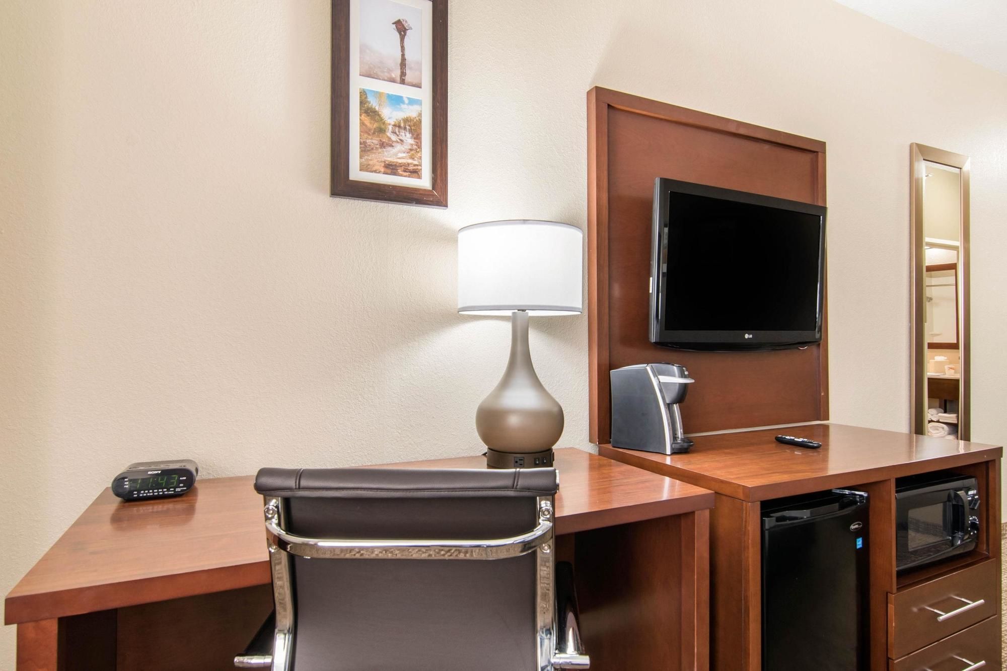 Comfort Inn & Suites Junction City - near Fort Riley