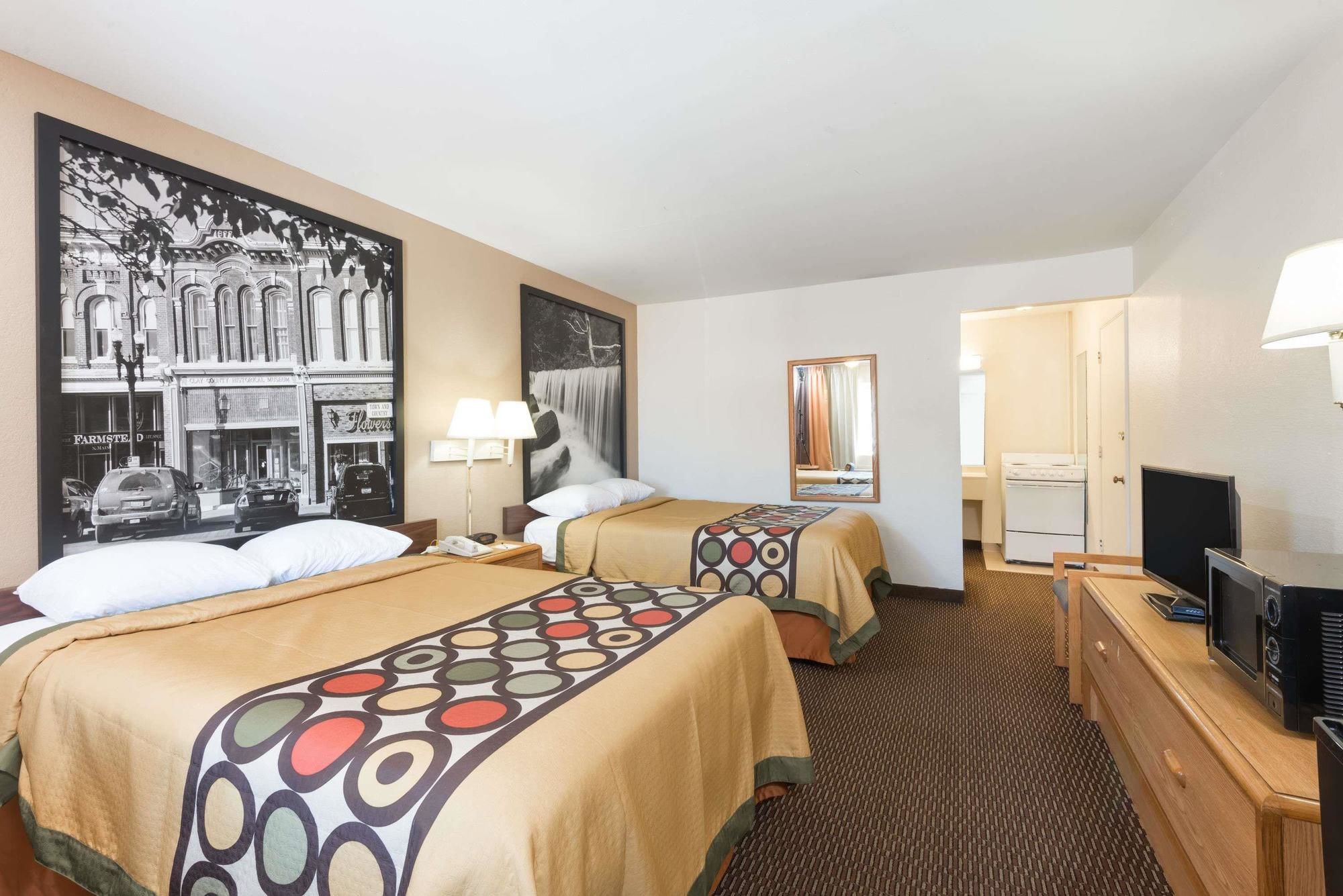 Deluxe Inn & Suites