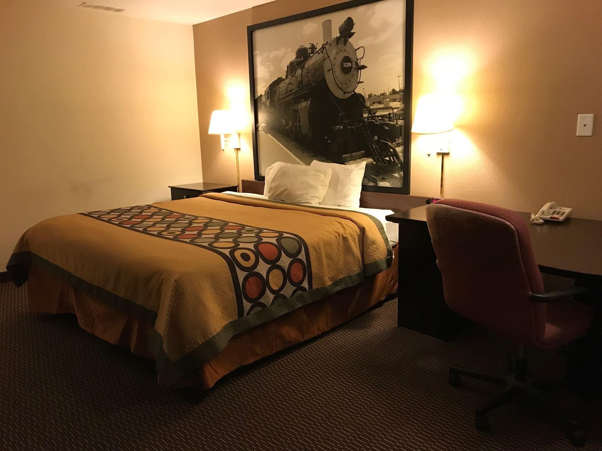 Deluxe Inn & Suites