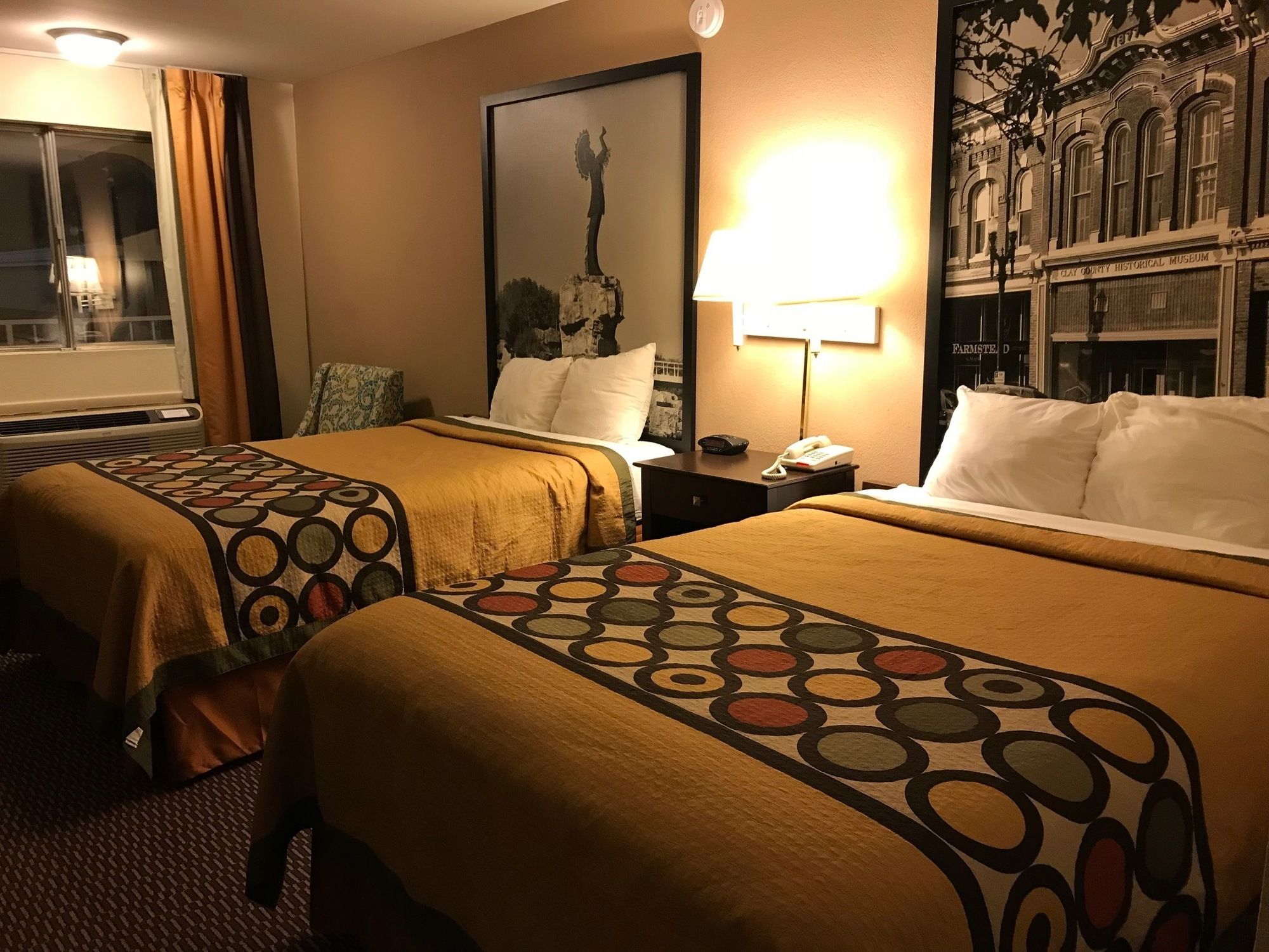 Deluxe Inn & Suites
