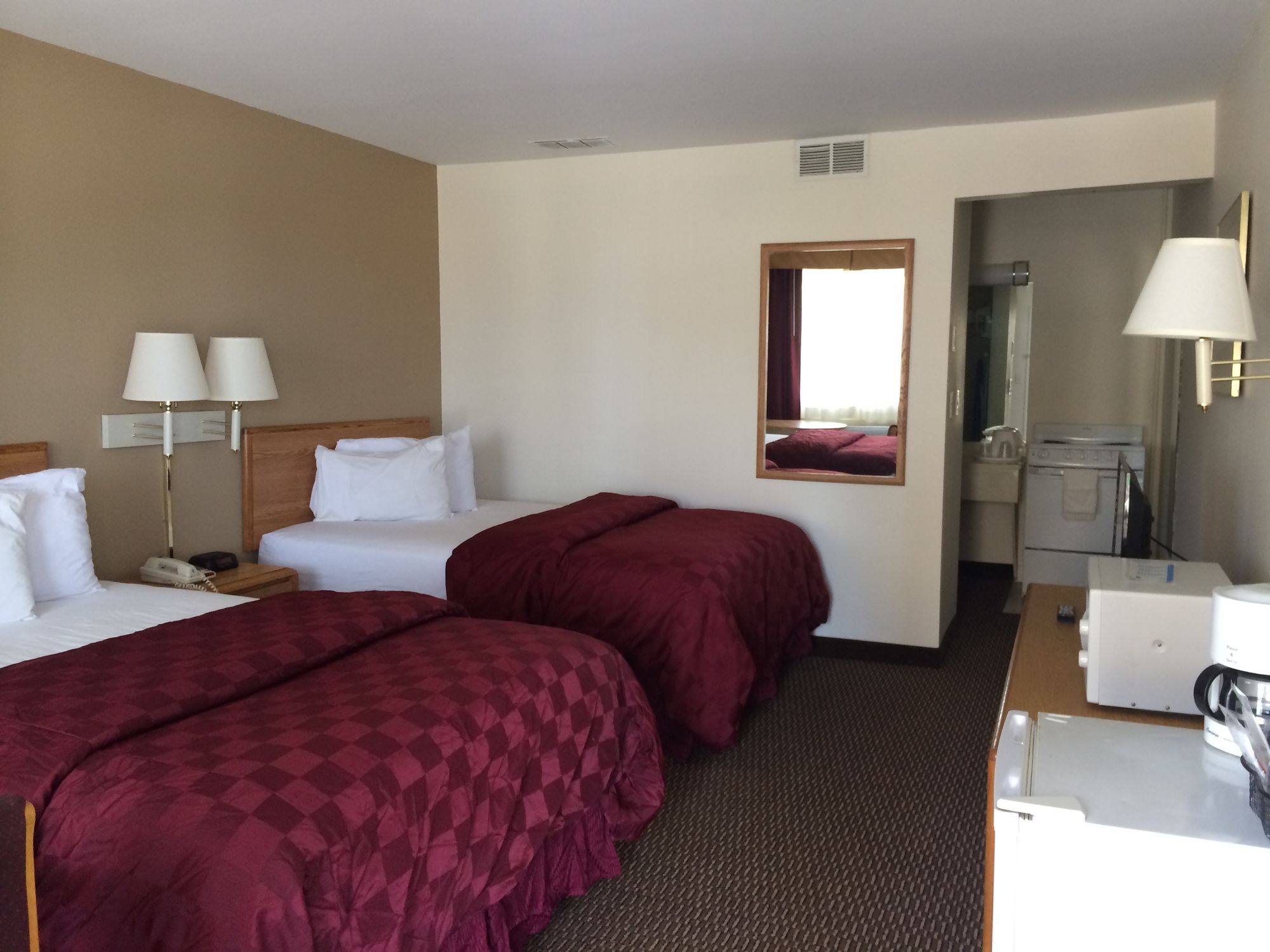 Deluxe Inn & Suites