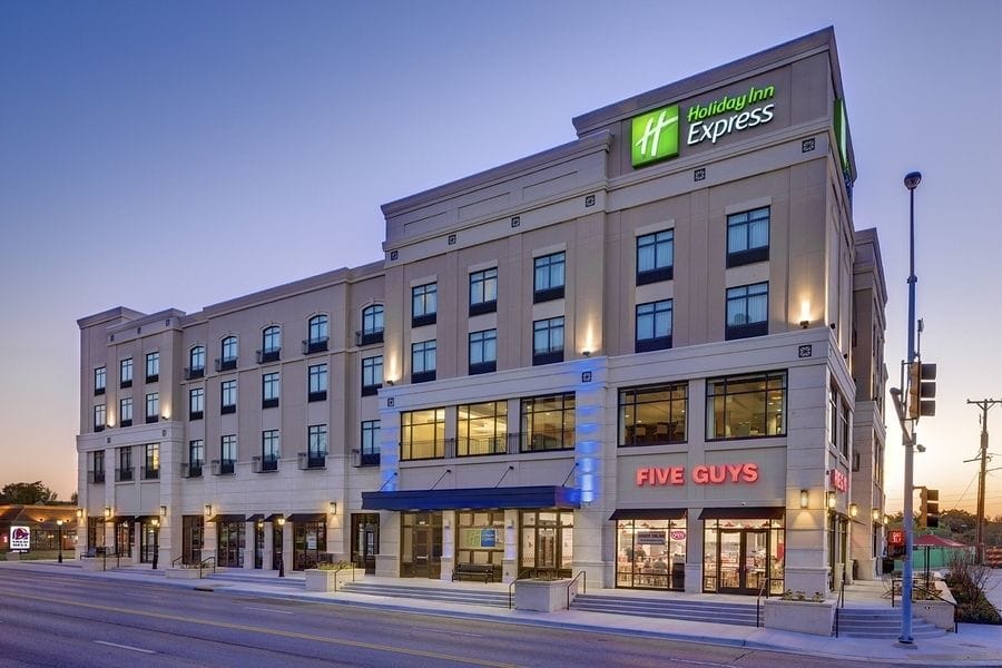 Holiday Inn Express & Suites Kansas City KU Medical Center