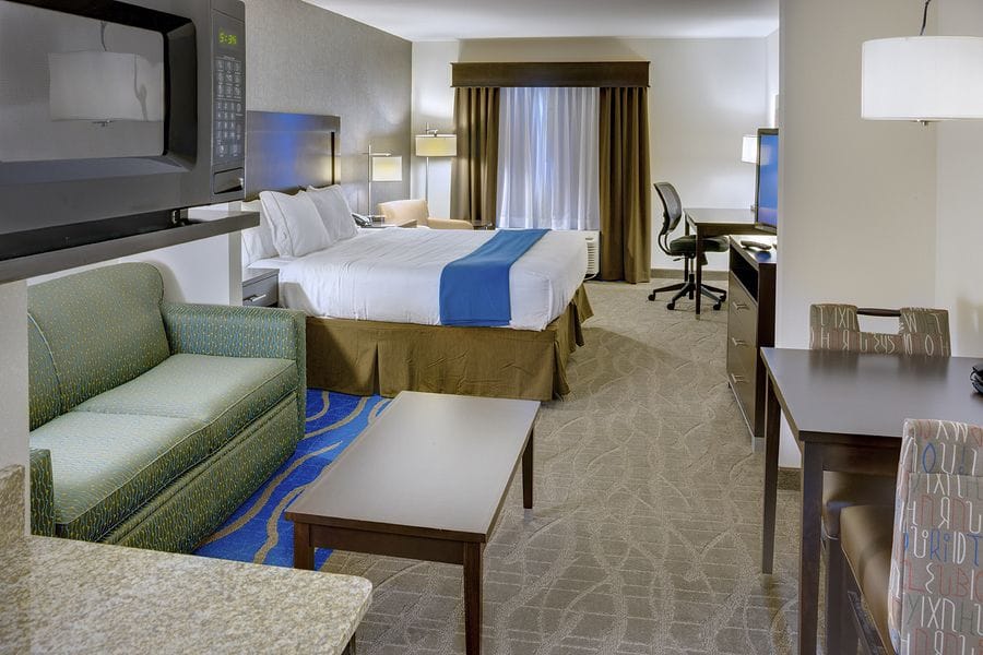Holiday Inn Express & Suites Kansas City KU Medical Center
