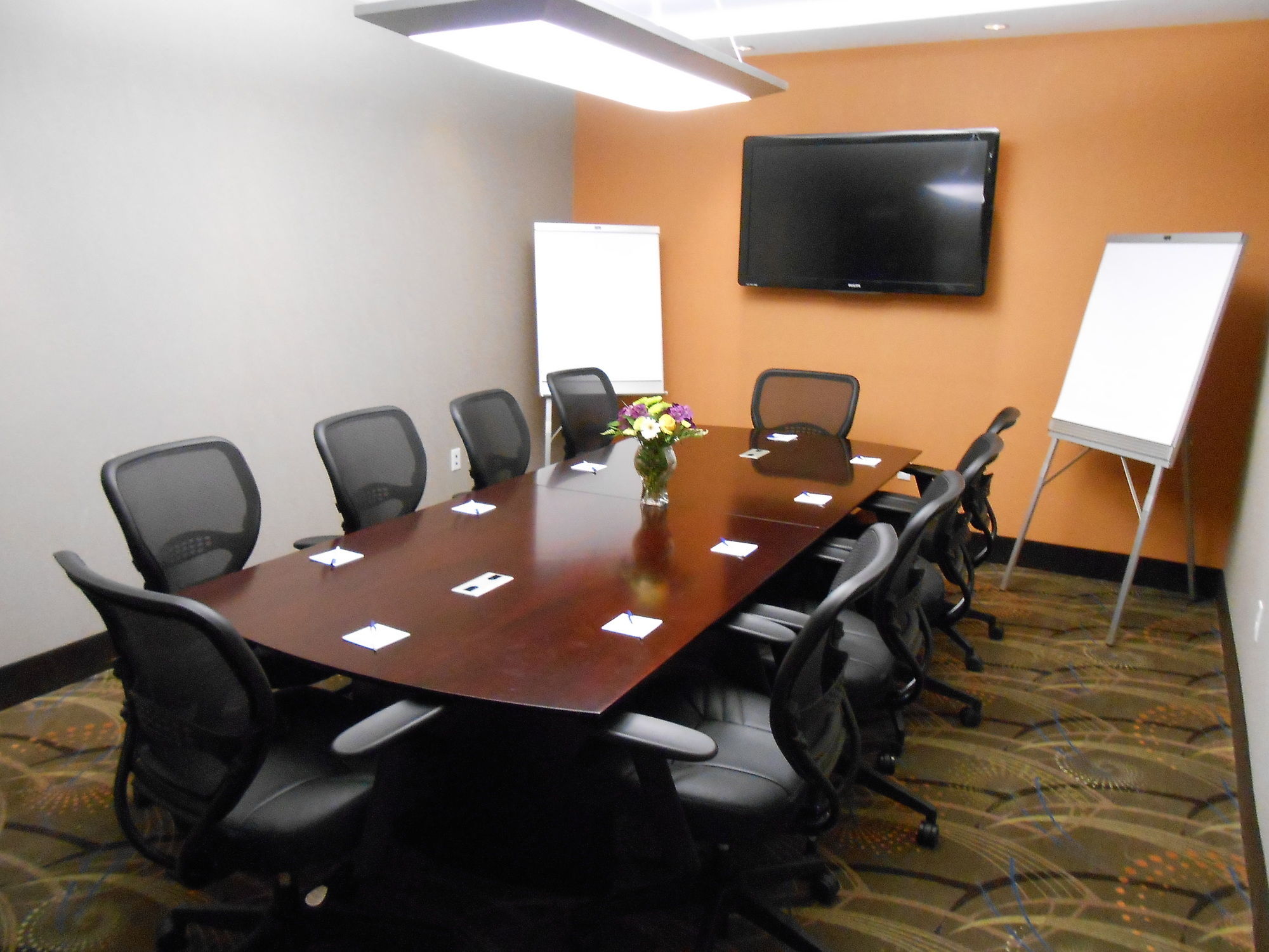 Holiday Inn Express & Suites Kansas City KU Medical Center