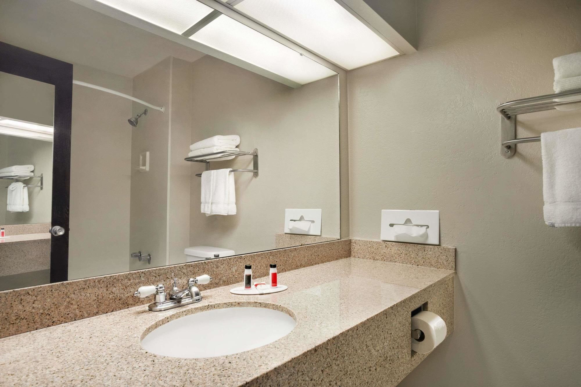 Baymont by Wyndham Kansas City KU Medical Center