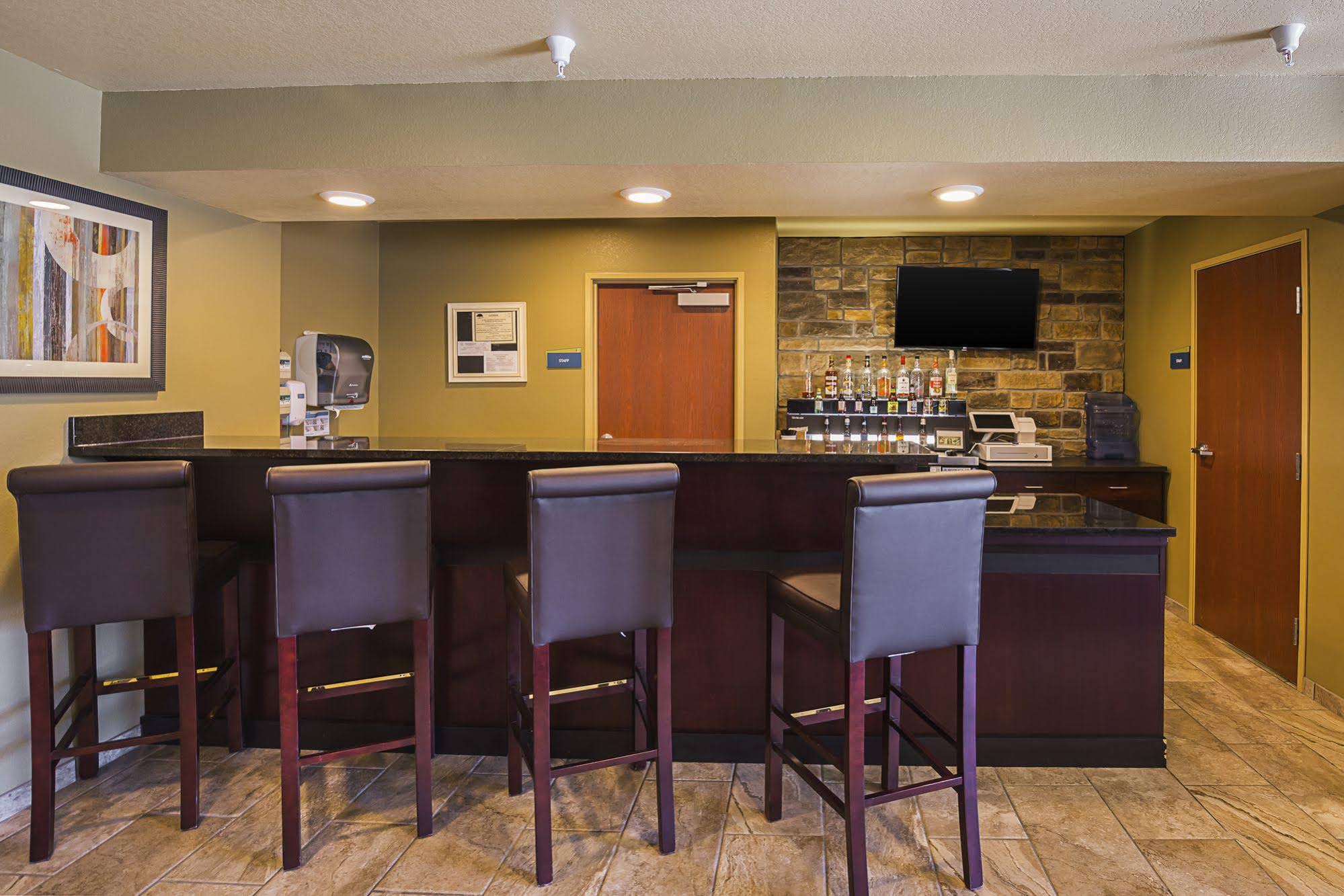 Cobblestone Inn & Suites