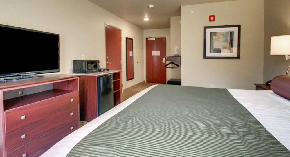 Cobblestone Inn & Suites