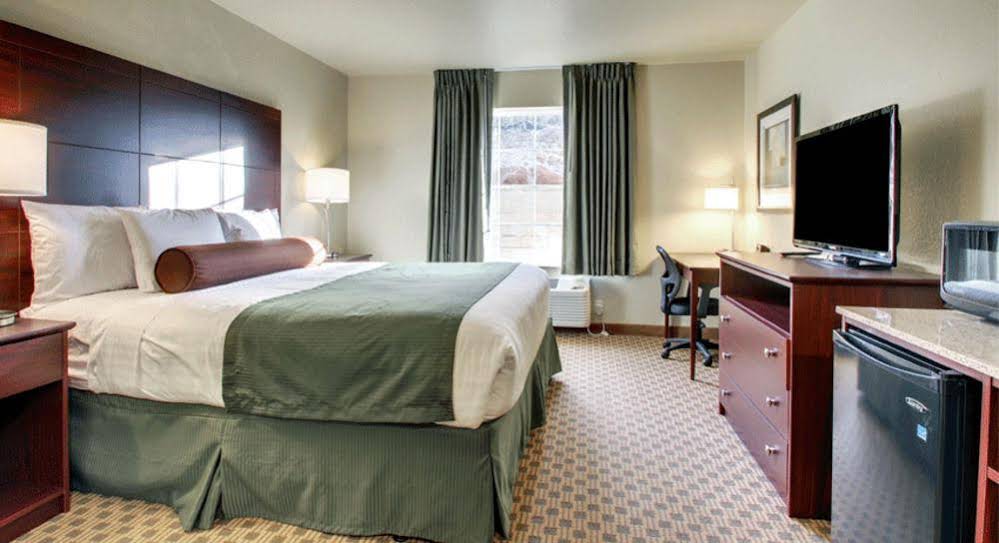 Cobblestone Inn & Suites