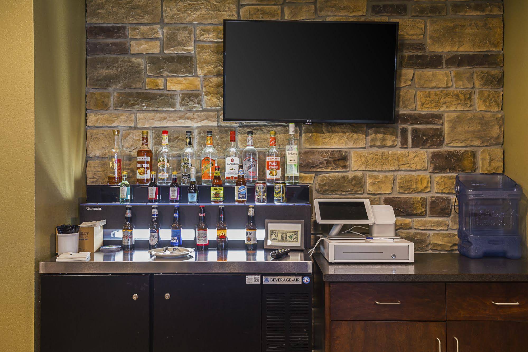 Cobblestone Inn & Suites