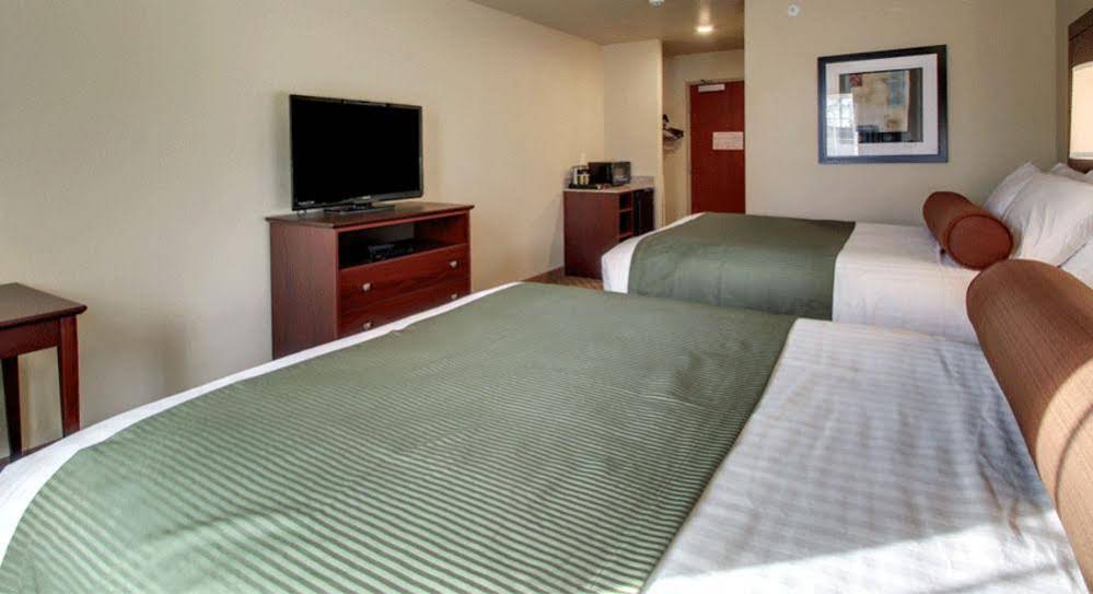 Cobblestone Inn & Suites