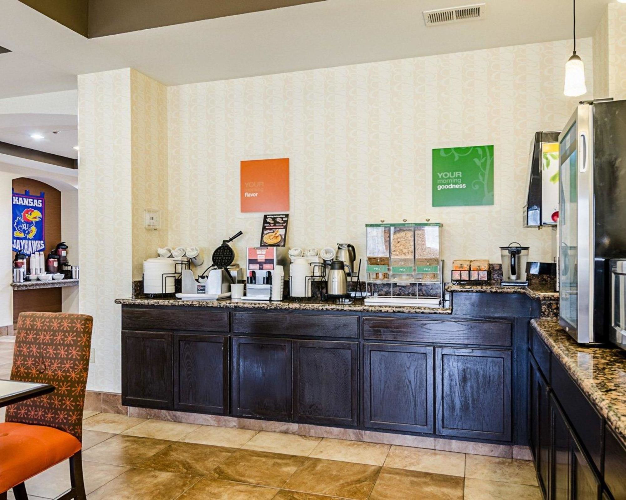 Comfort Inn & Suites Lawrence - University Area