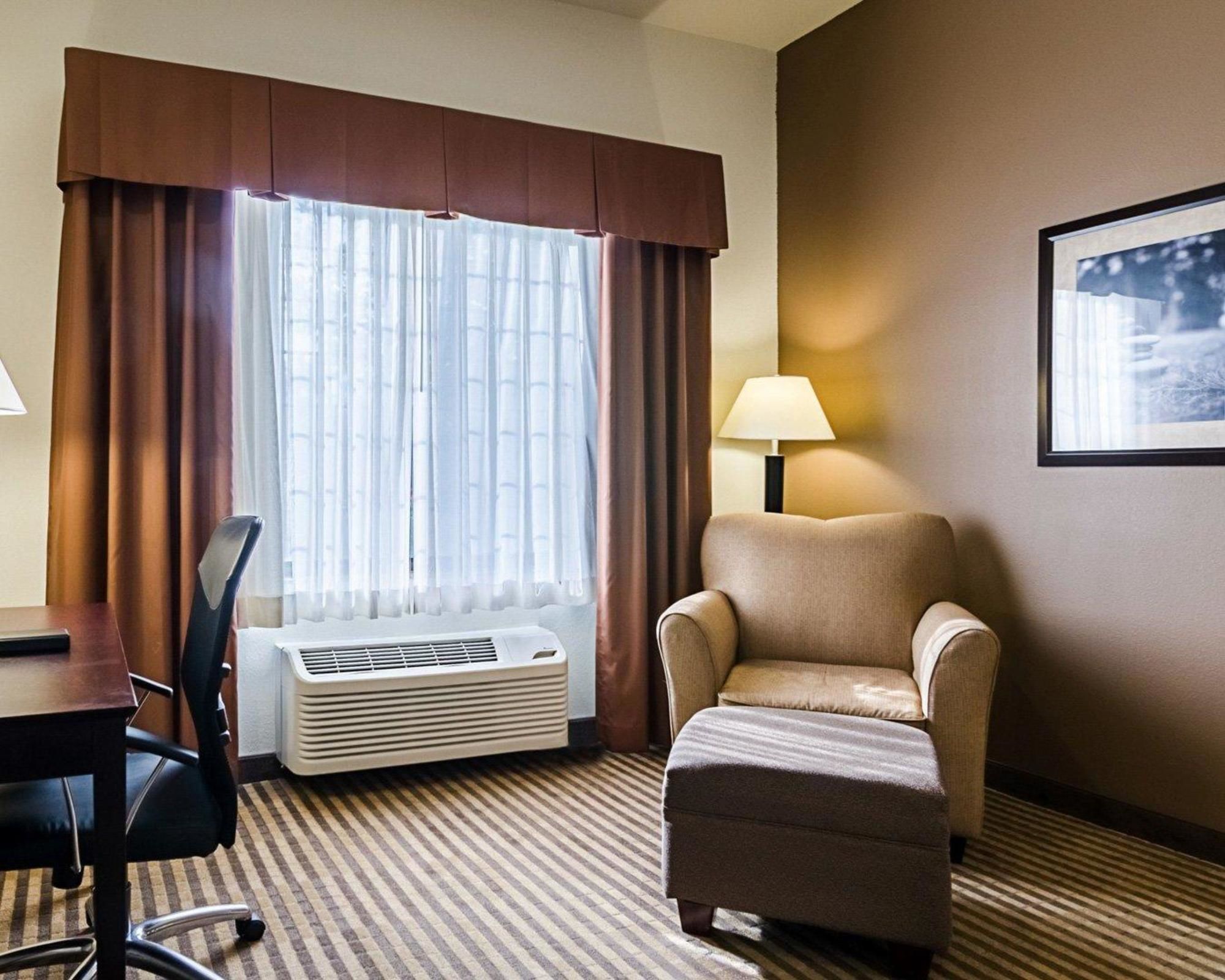 Comfort Inn & Suites Lawrence - University Area