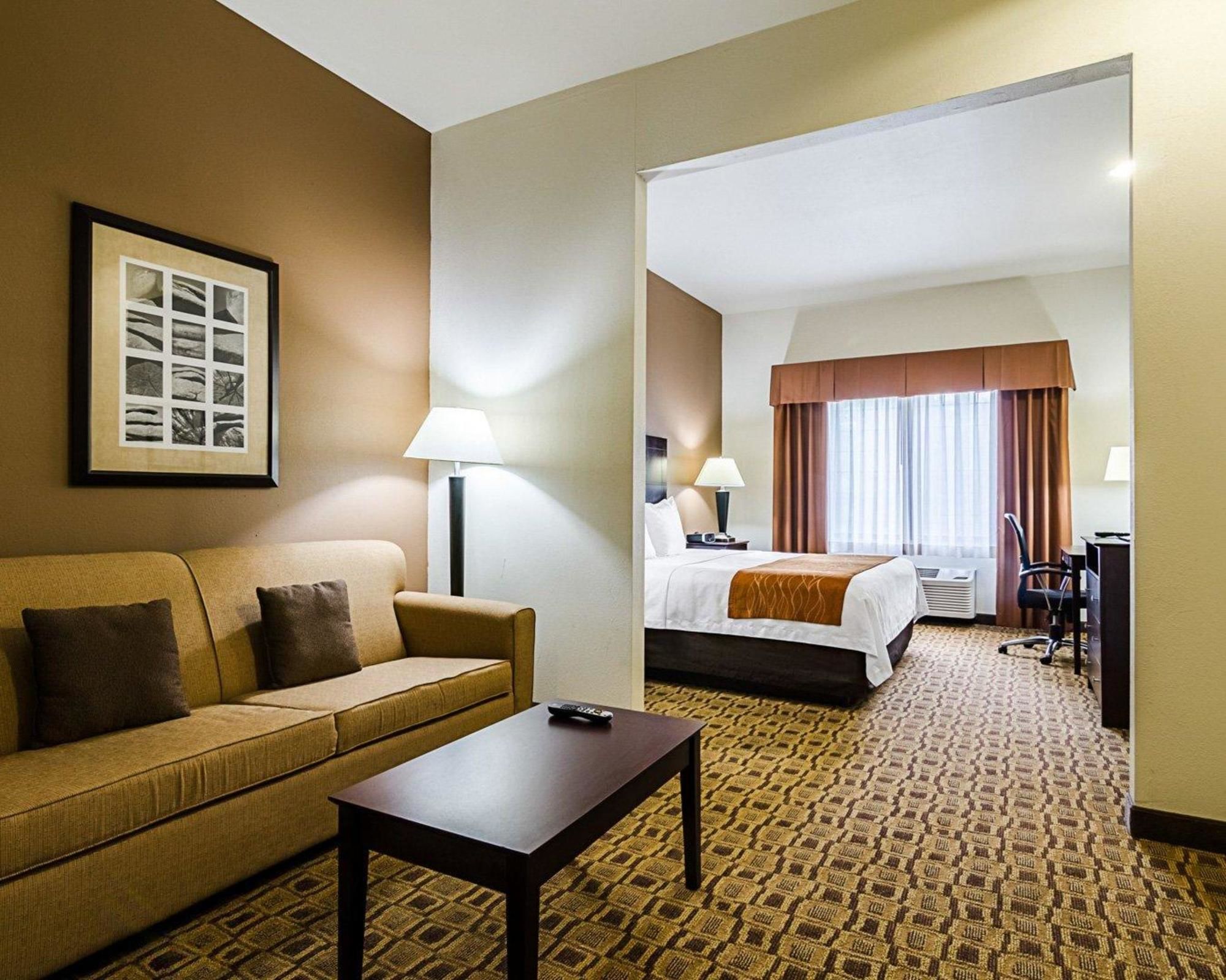 Comfort Inn & Suites Lawrence - University Area