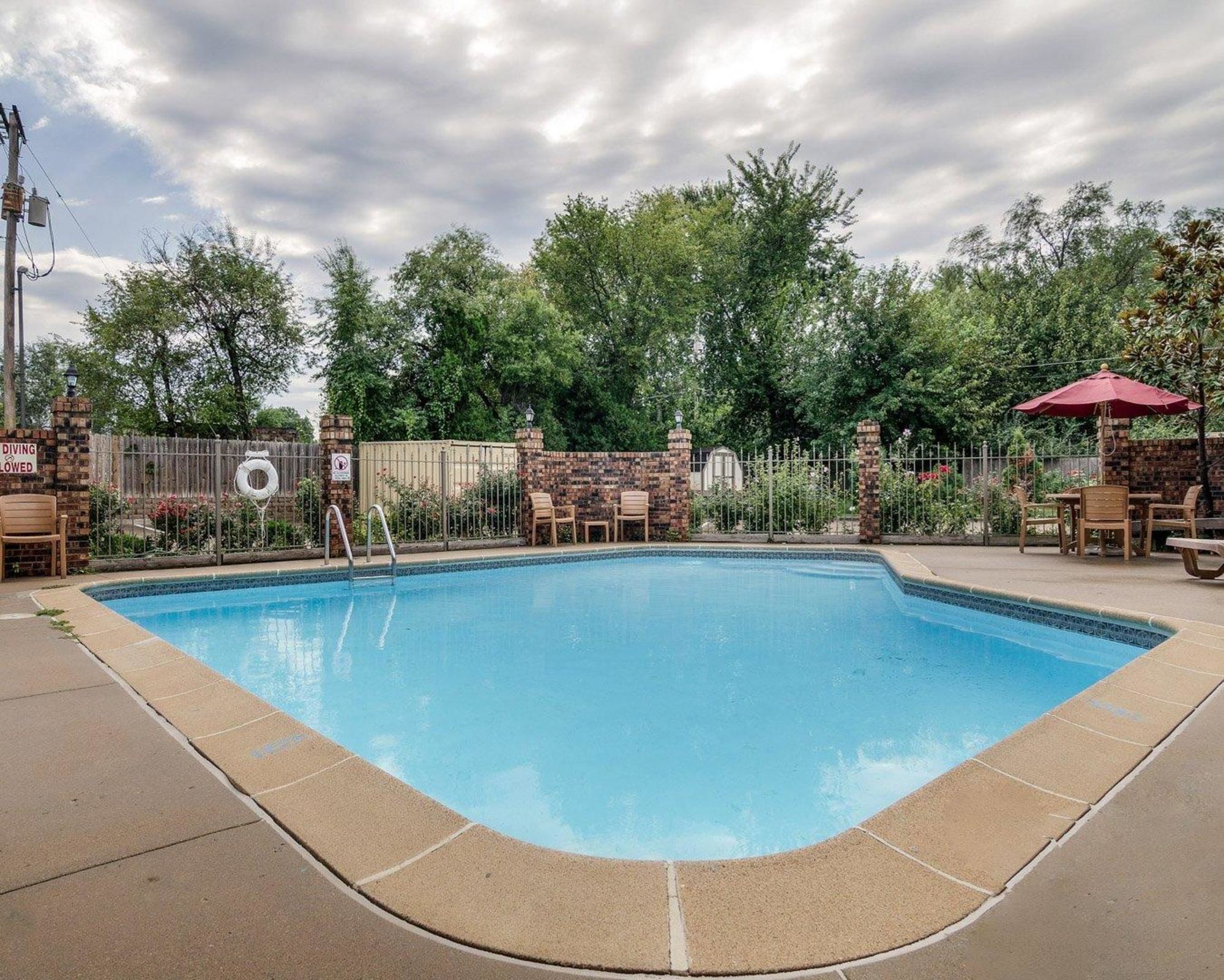Econo Lodge Lawrence