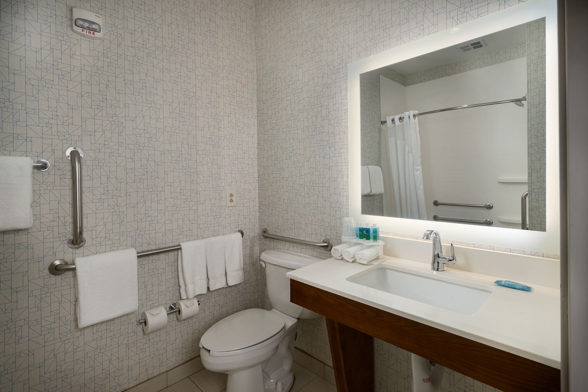 Holiday Inn Express Hotel & Suites Lawrence