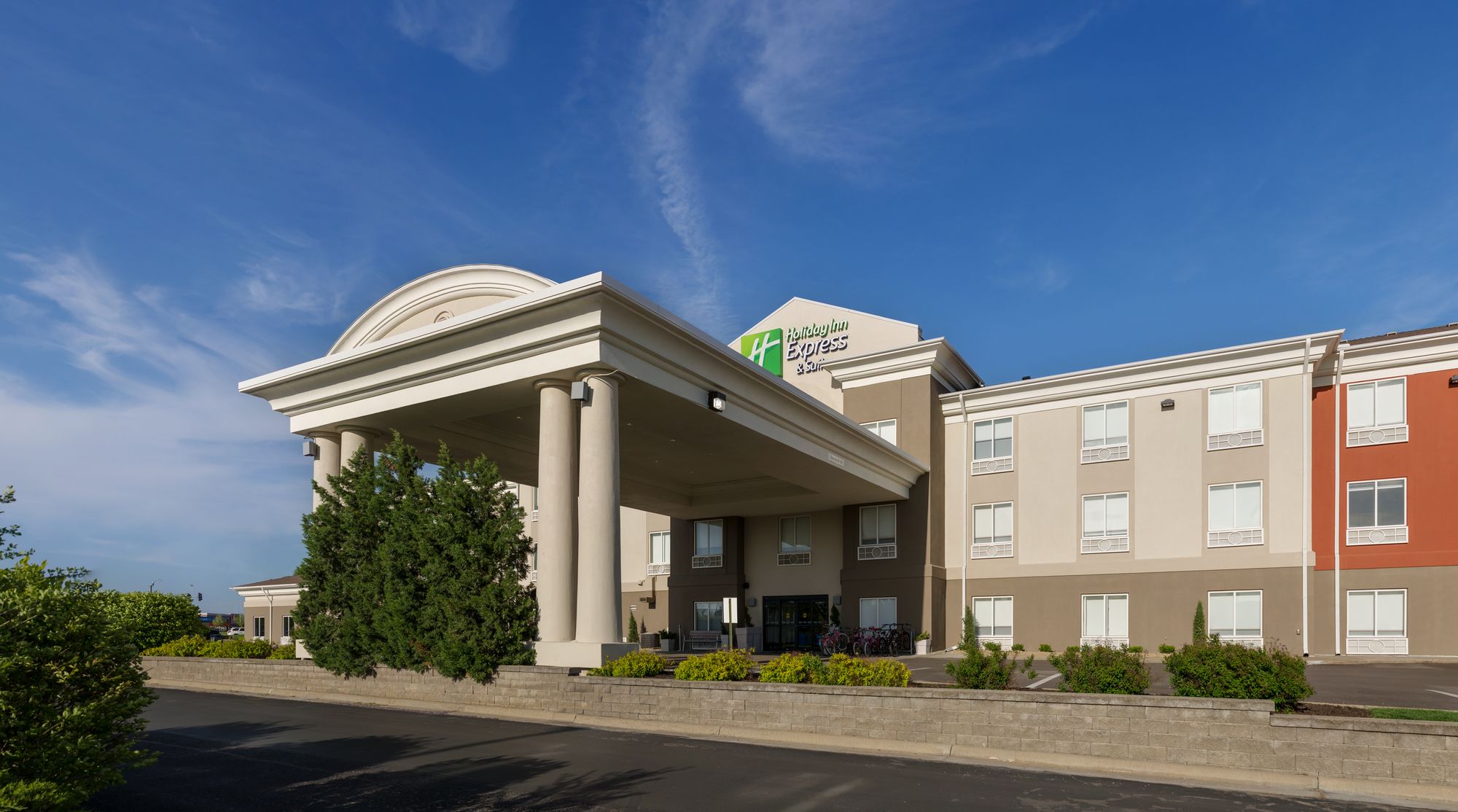 Holiday Inn Express Hotel & Suites Lawrence