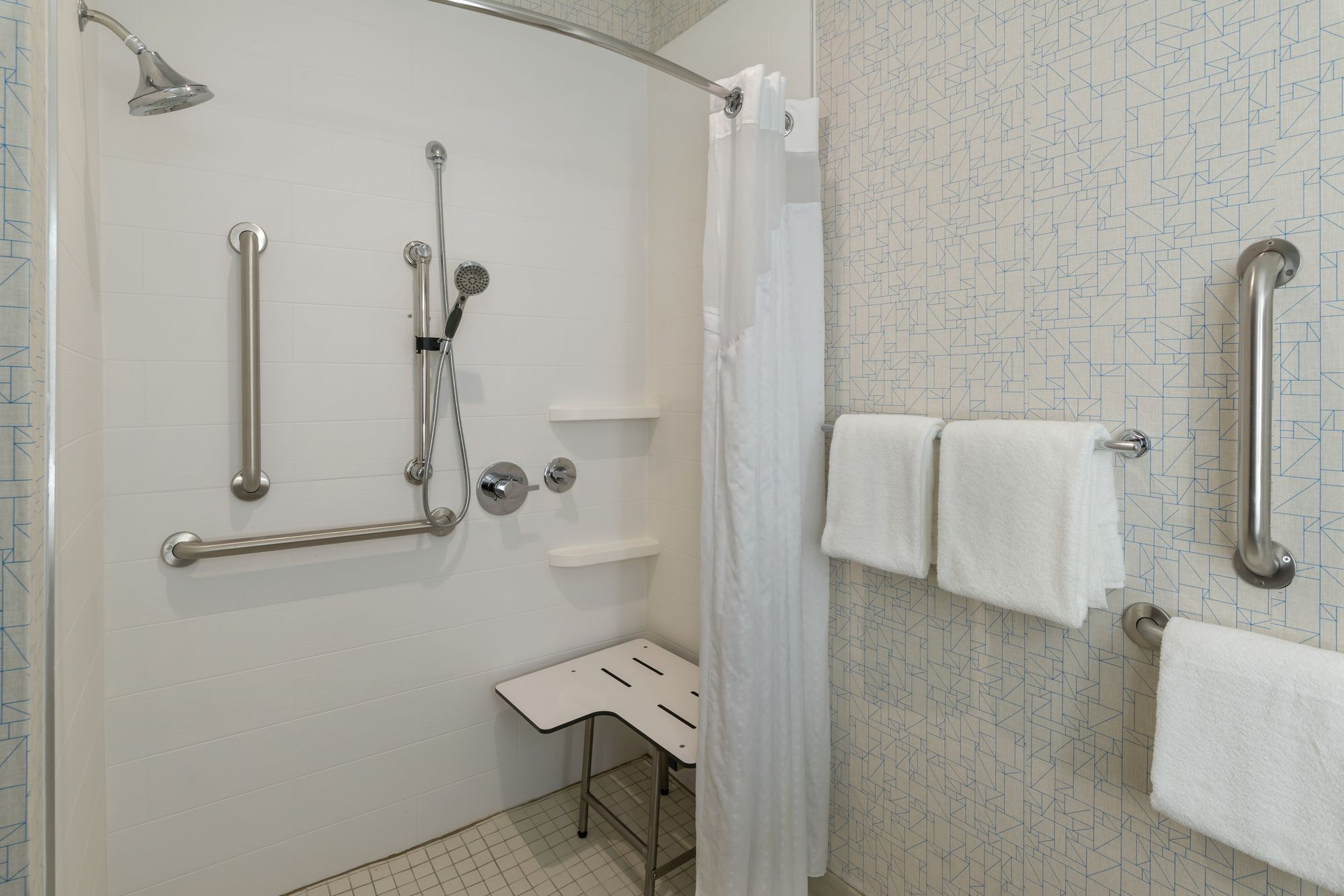 Holiday Inn Express Hotel & Suites Lawrence