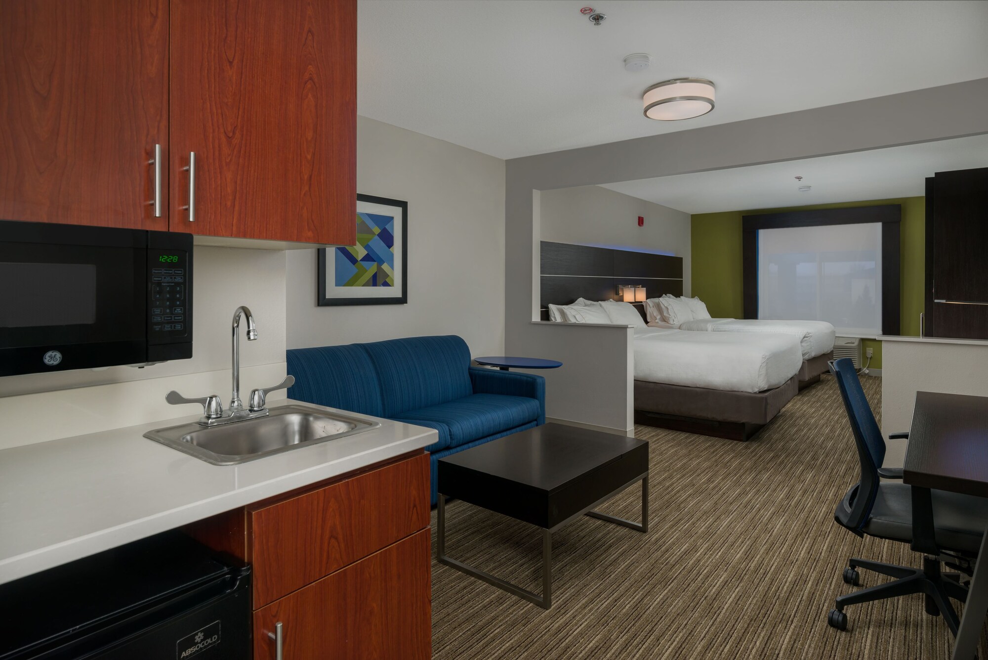 Holiday Inn Express Hotel & Suites Lawrence