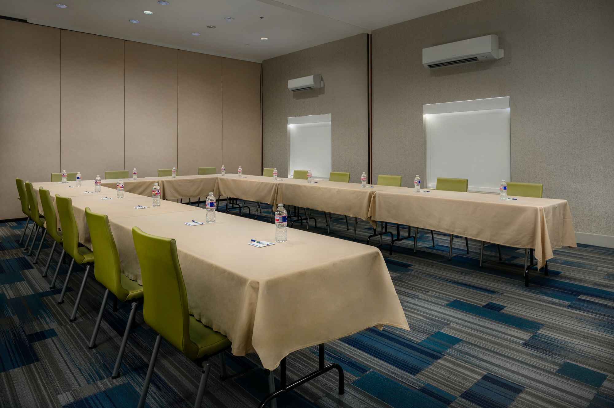 Holiday Inn Express Hotel & Suites Lawrence