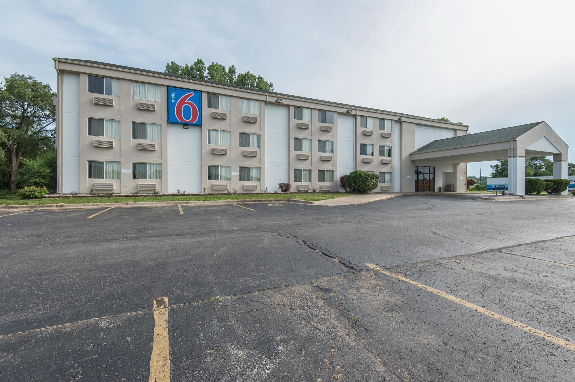 Motel 6 Lawrence
