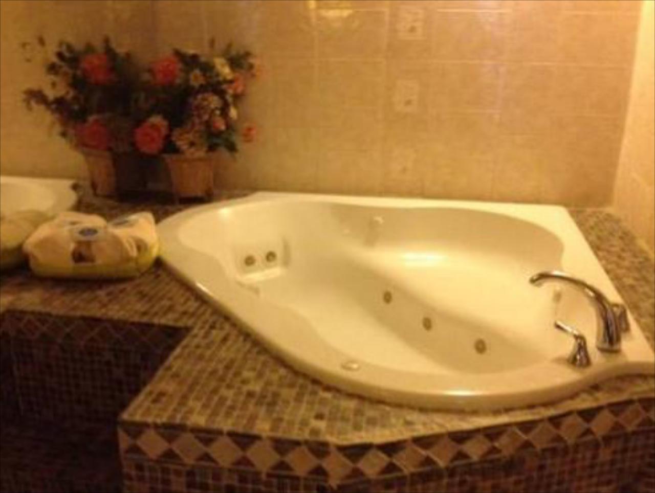 Virginia Inn & Suites