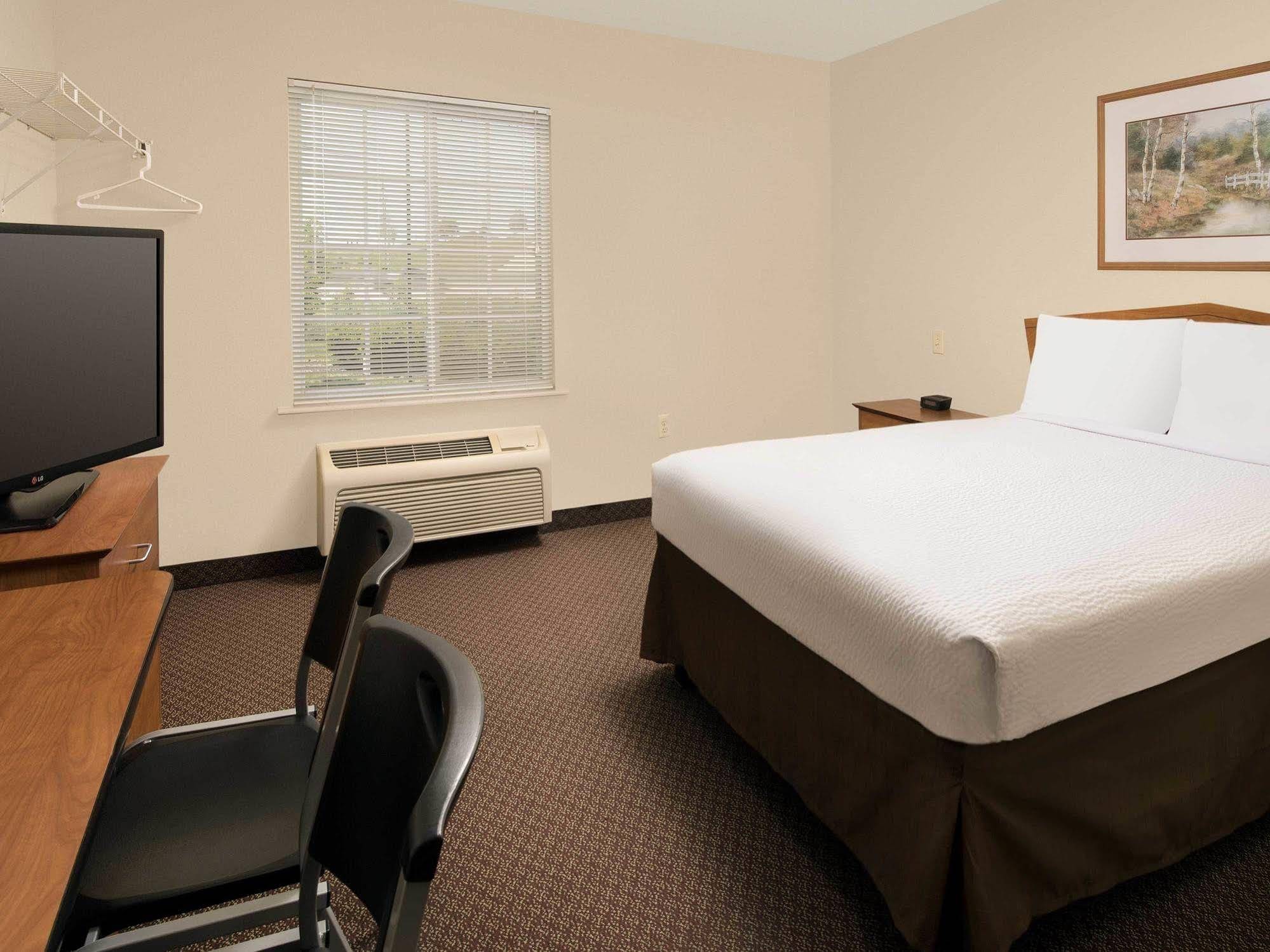 Woodspring Suites Kansas City Lenexa