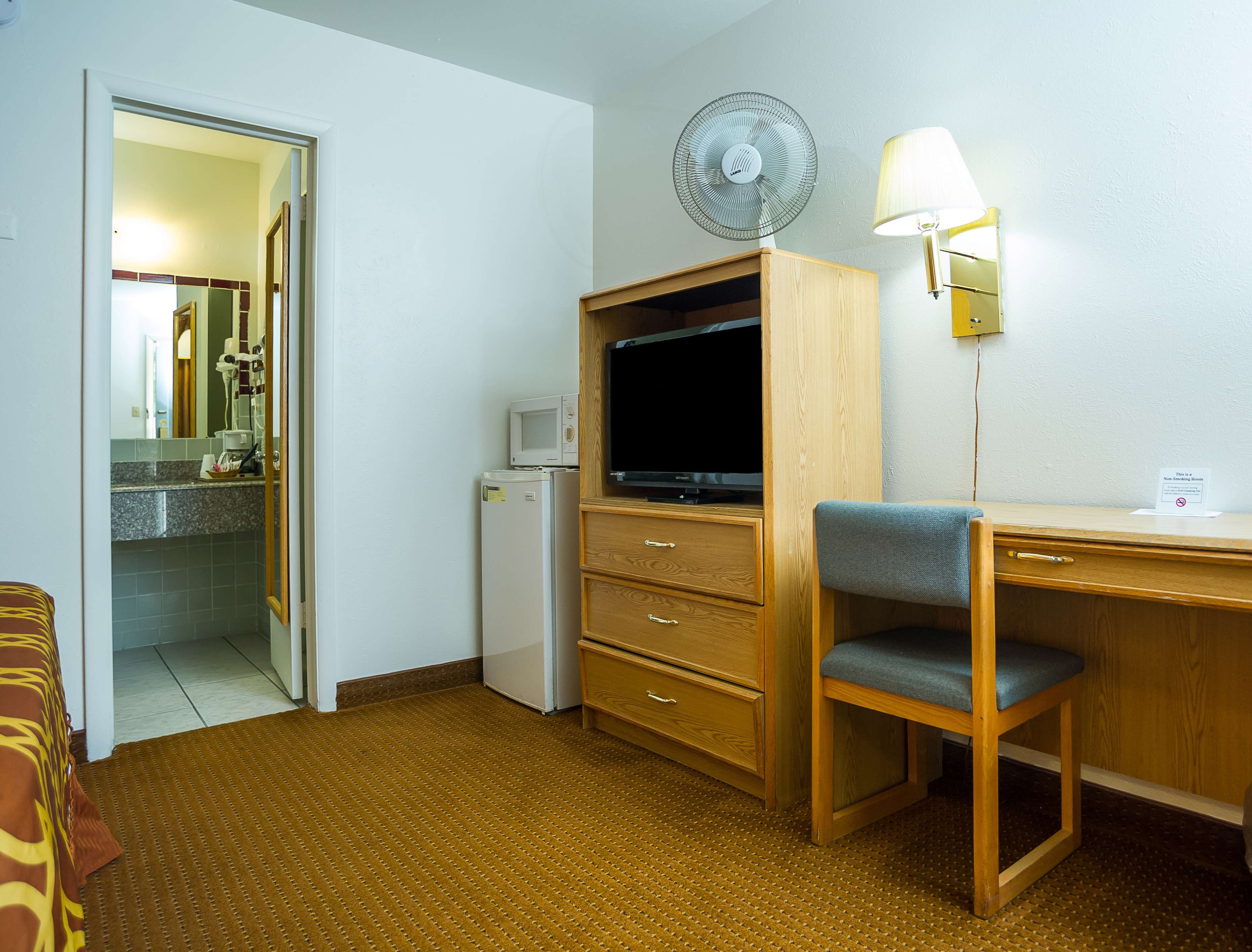 American Inn Of Liberal