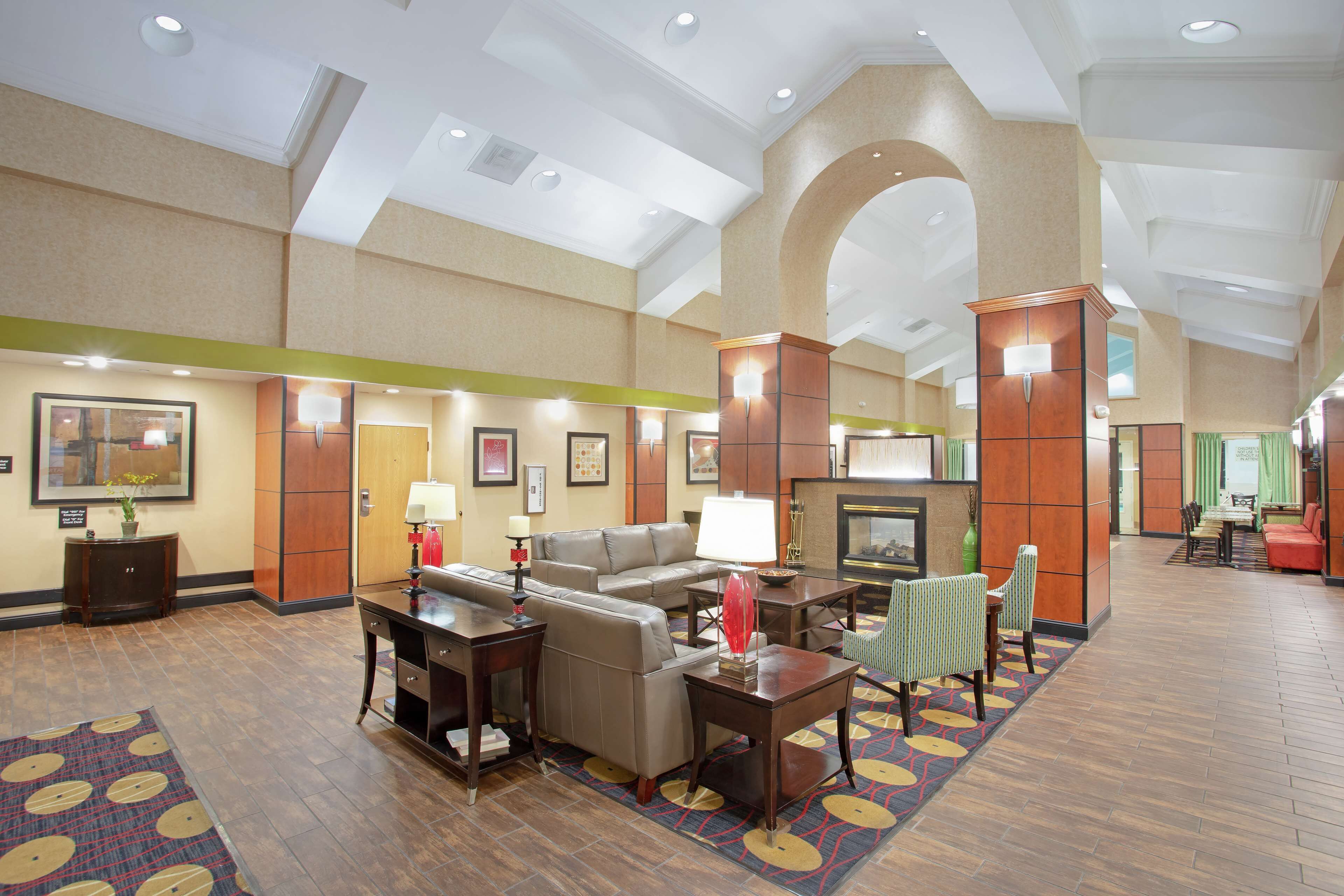 Hampton Inn & Suites Kansas City/Merriam