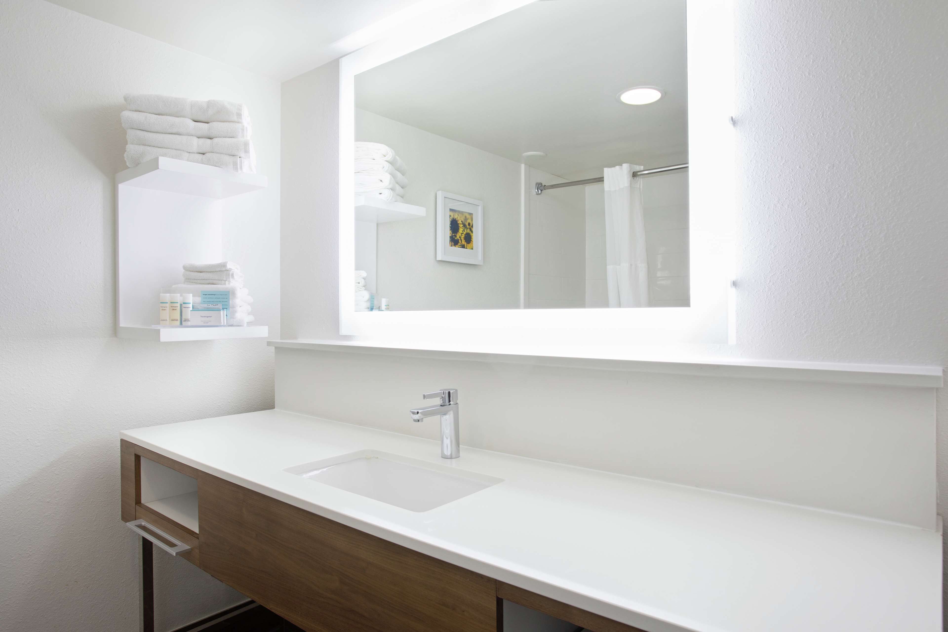 Hampton Inn & Suites Kansas City/Merriam