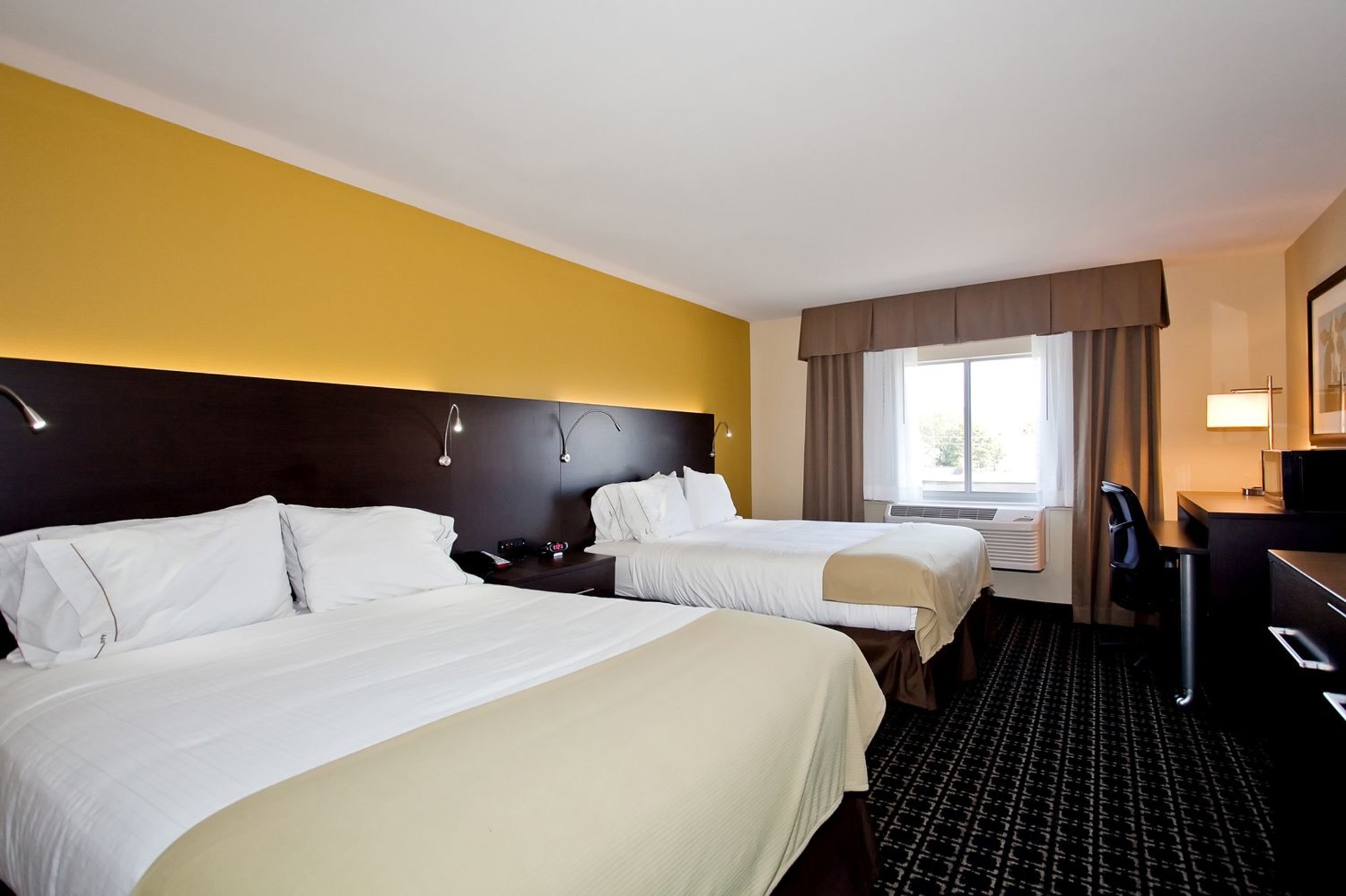 Holiday Inn Express Hotel & Suites Newton