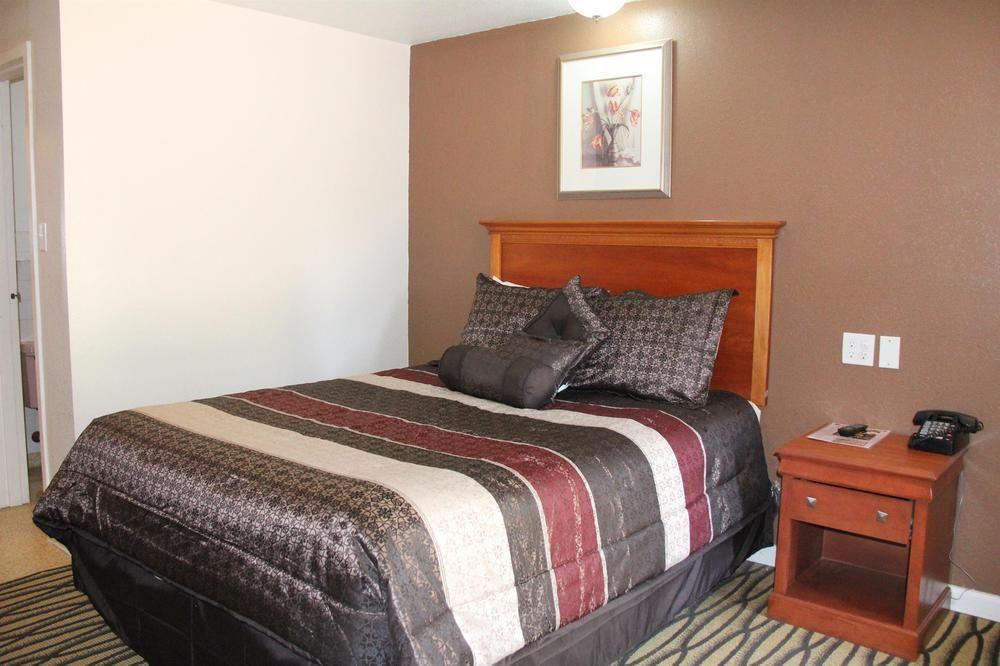 Annie Oakley Motel Oakley