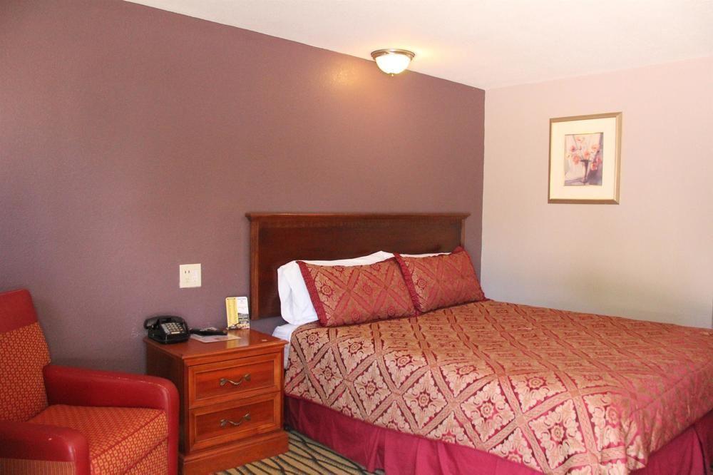 Annie Oakley Motel Oakley