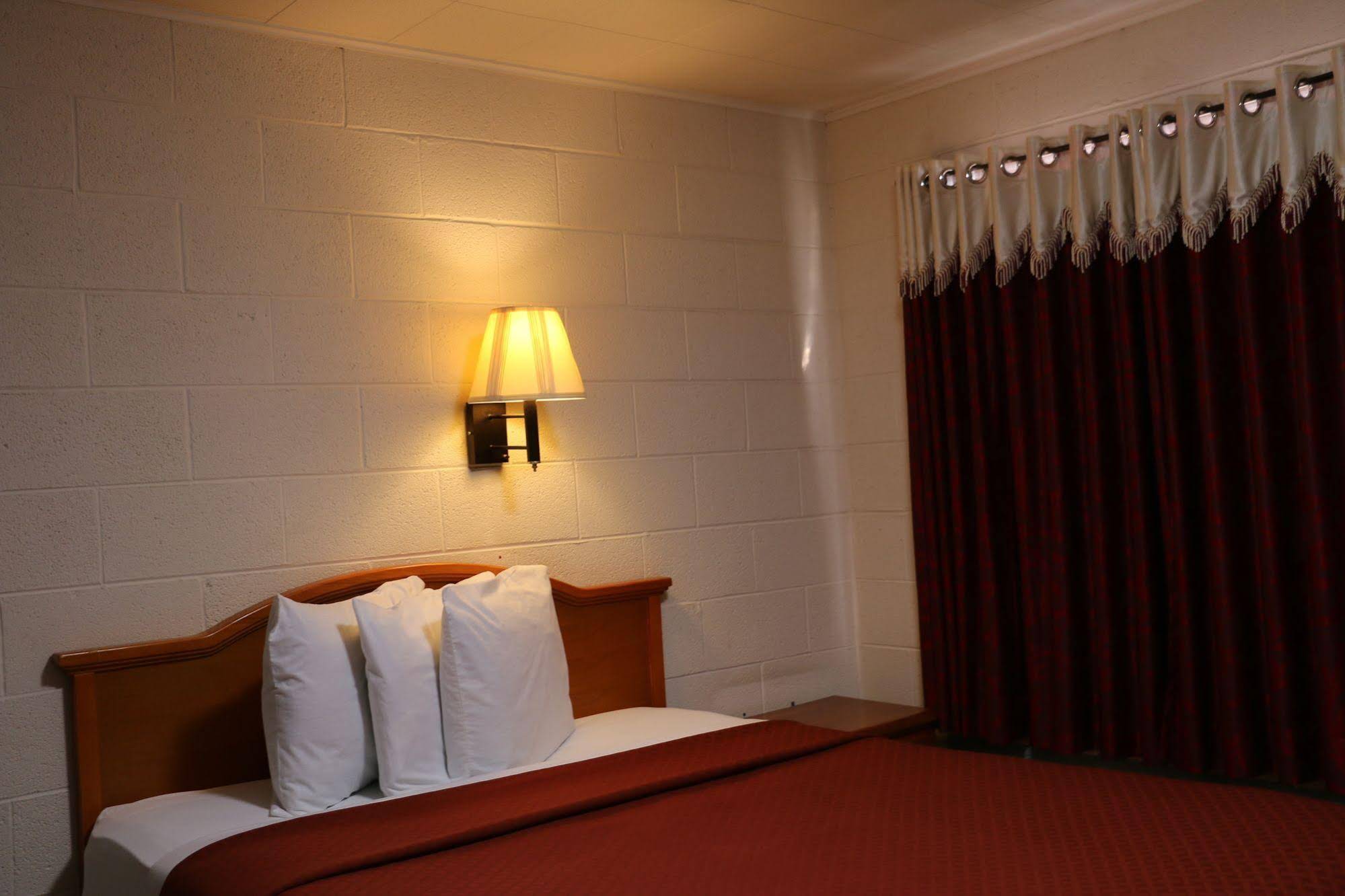 Frontier Motel