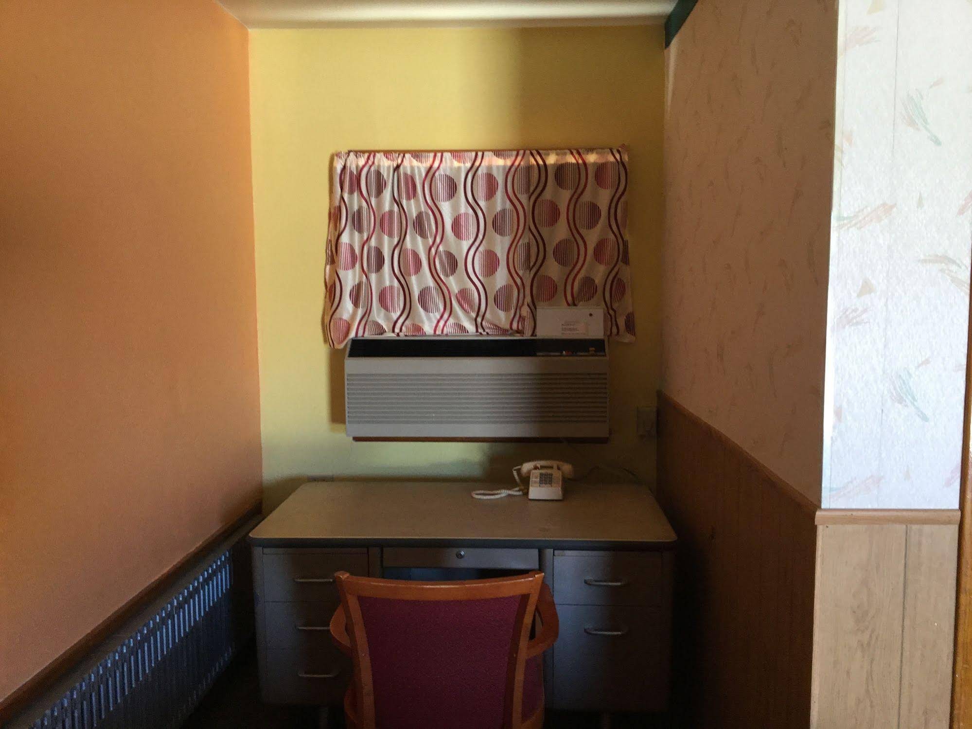 Frontier Motel