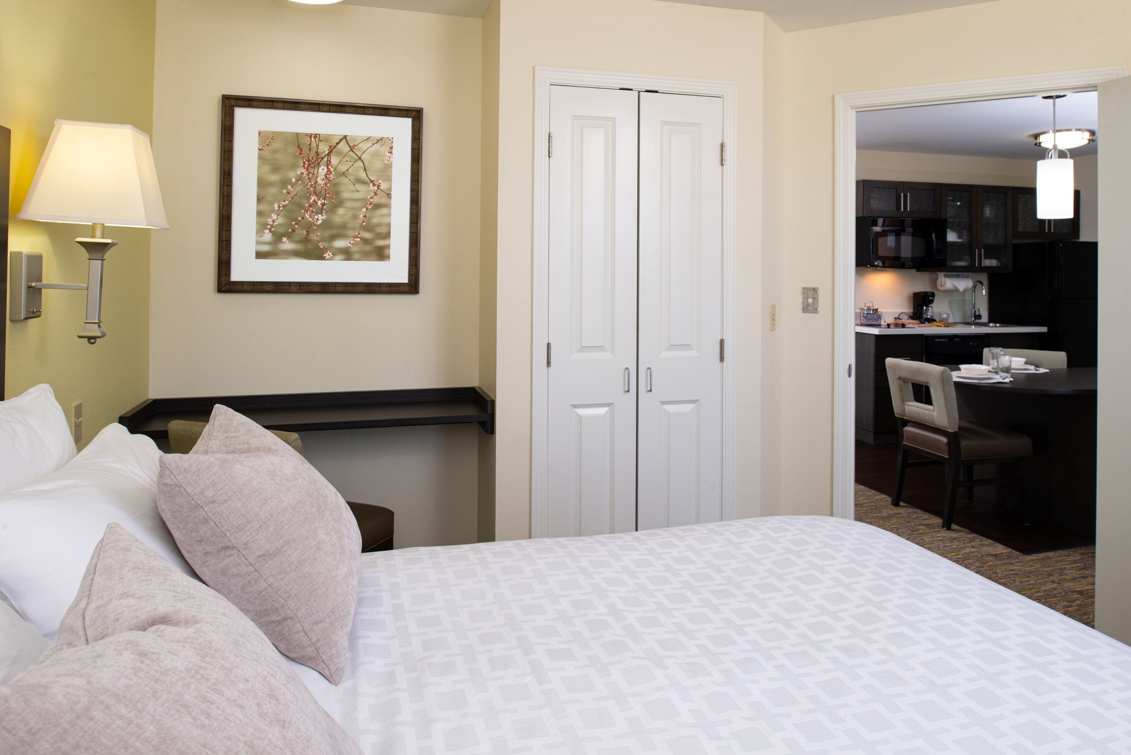 Candlewood Suites Olathe - Kansas City Area