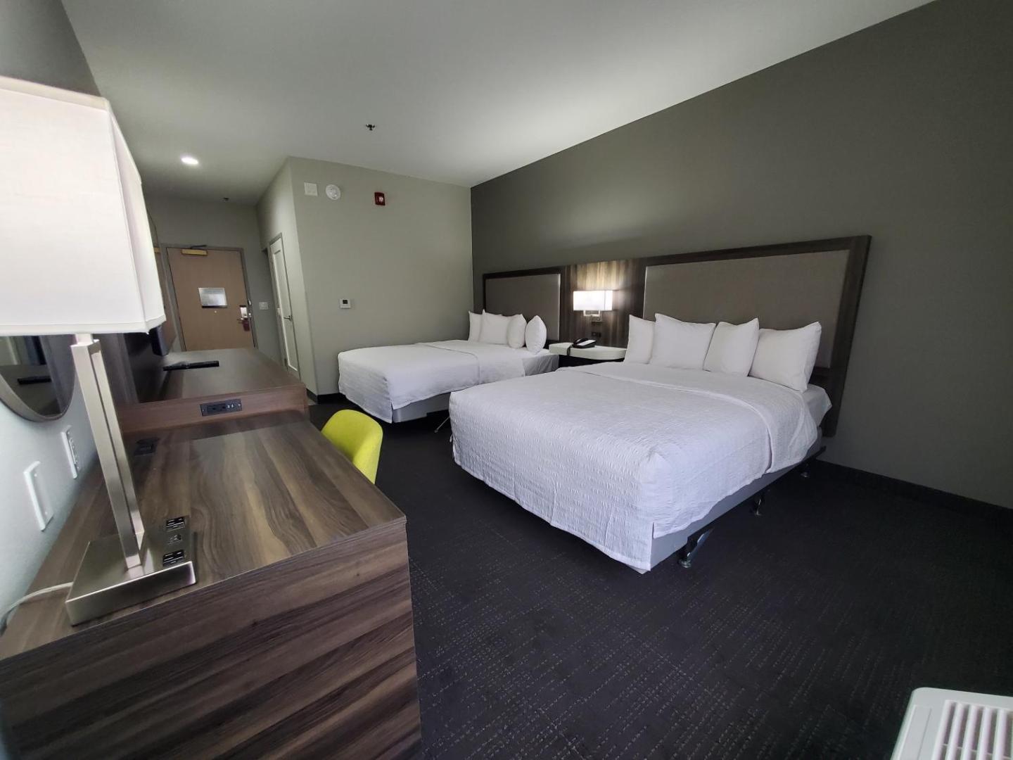 Hampton Inn Olathe