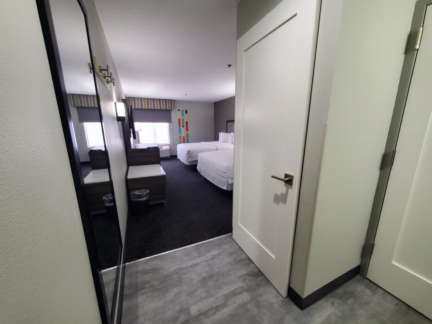 Hampton Inn Olathe