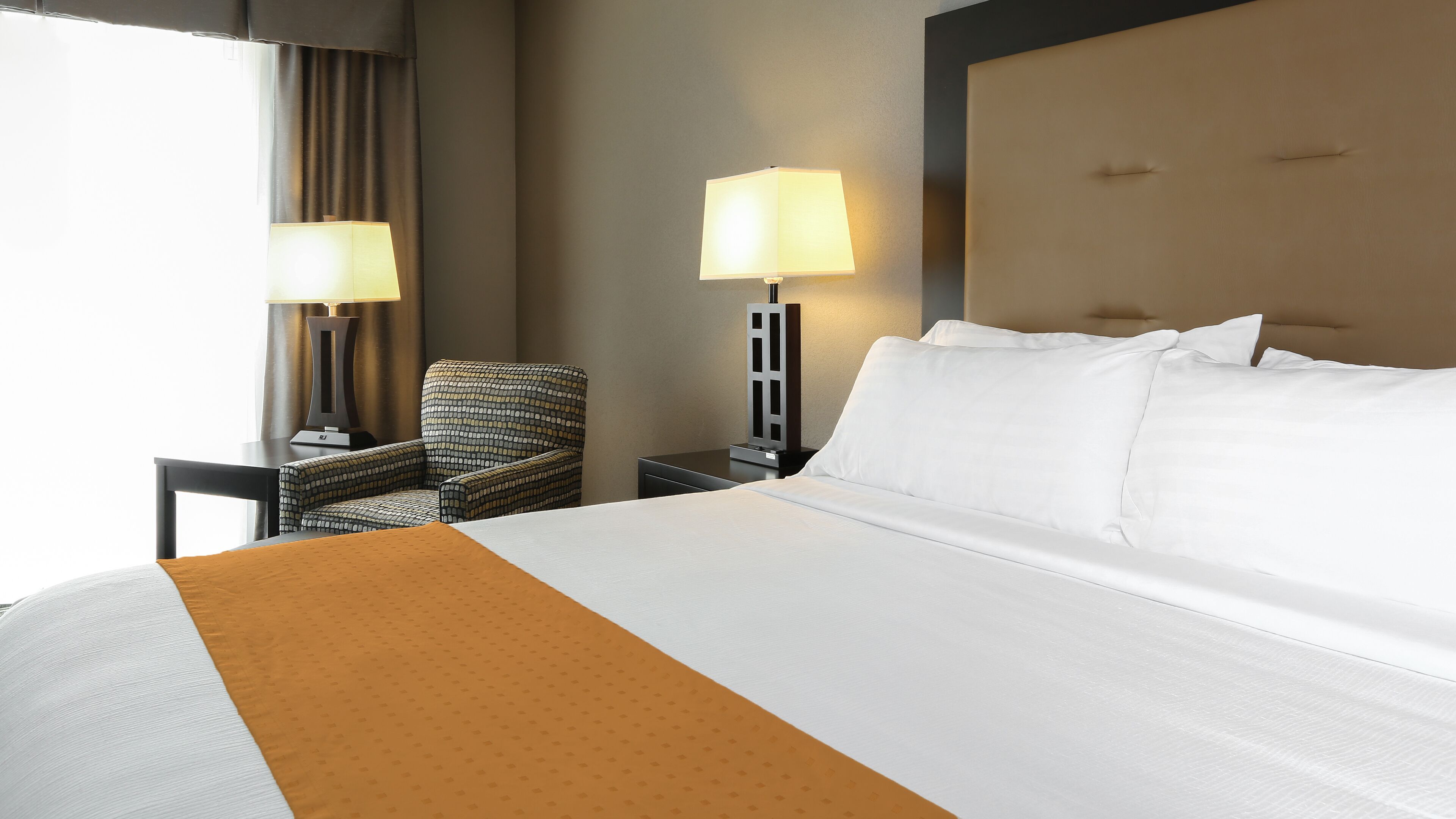 Holiday Inn Express & Suites Olathe North