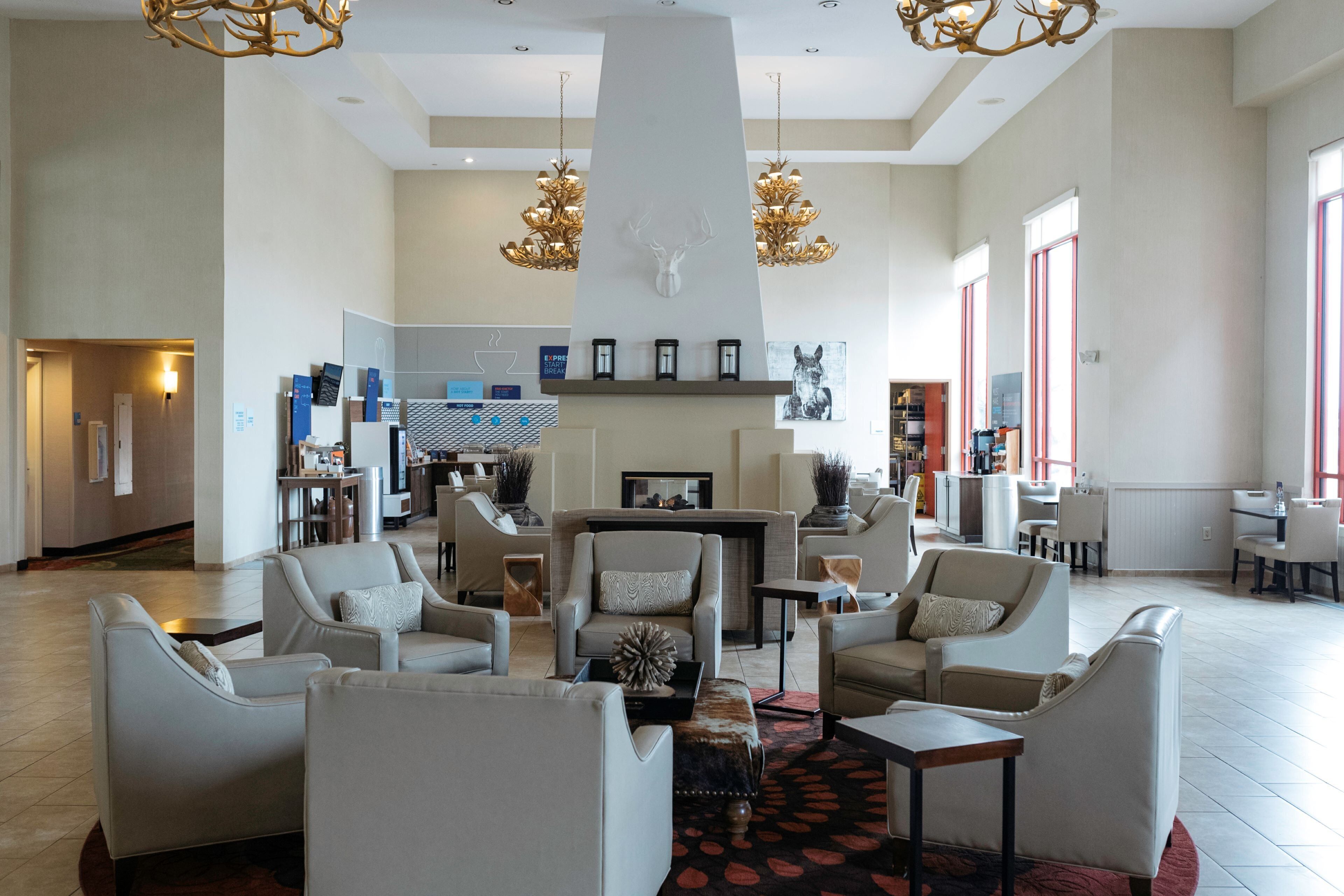 Holiday Inn Express & Suites Olathe North
