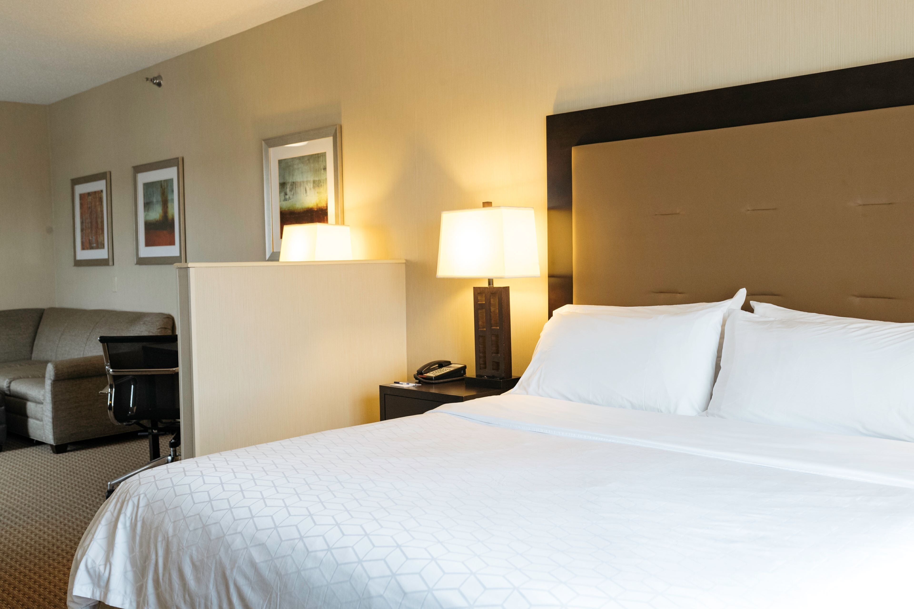 Holiday Inn Express & Suites Olathe North