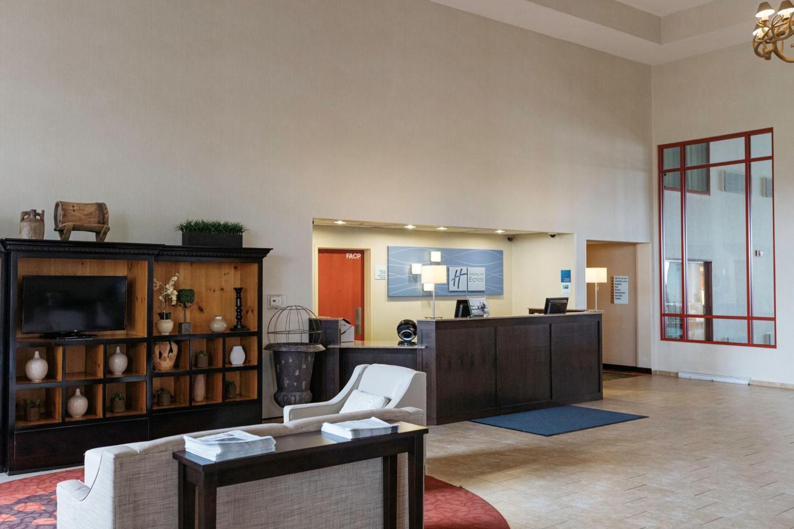 Holiday Inn Express & Suites Olathe North
