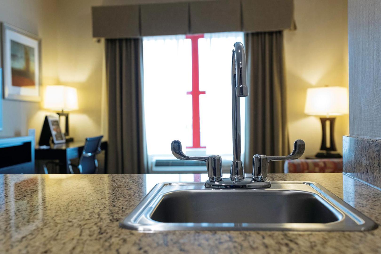 Holiday Inn Express & Suites Olathe North